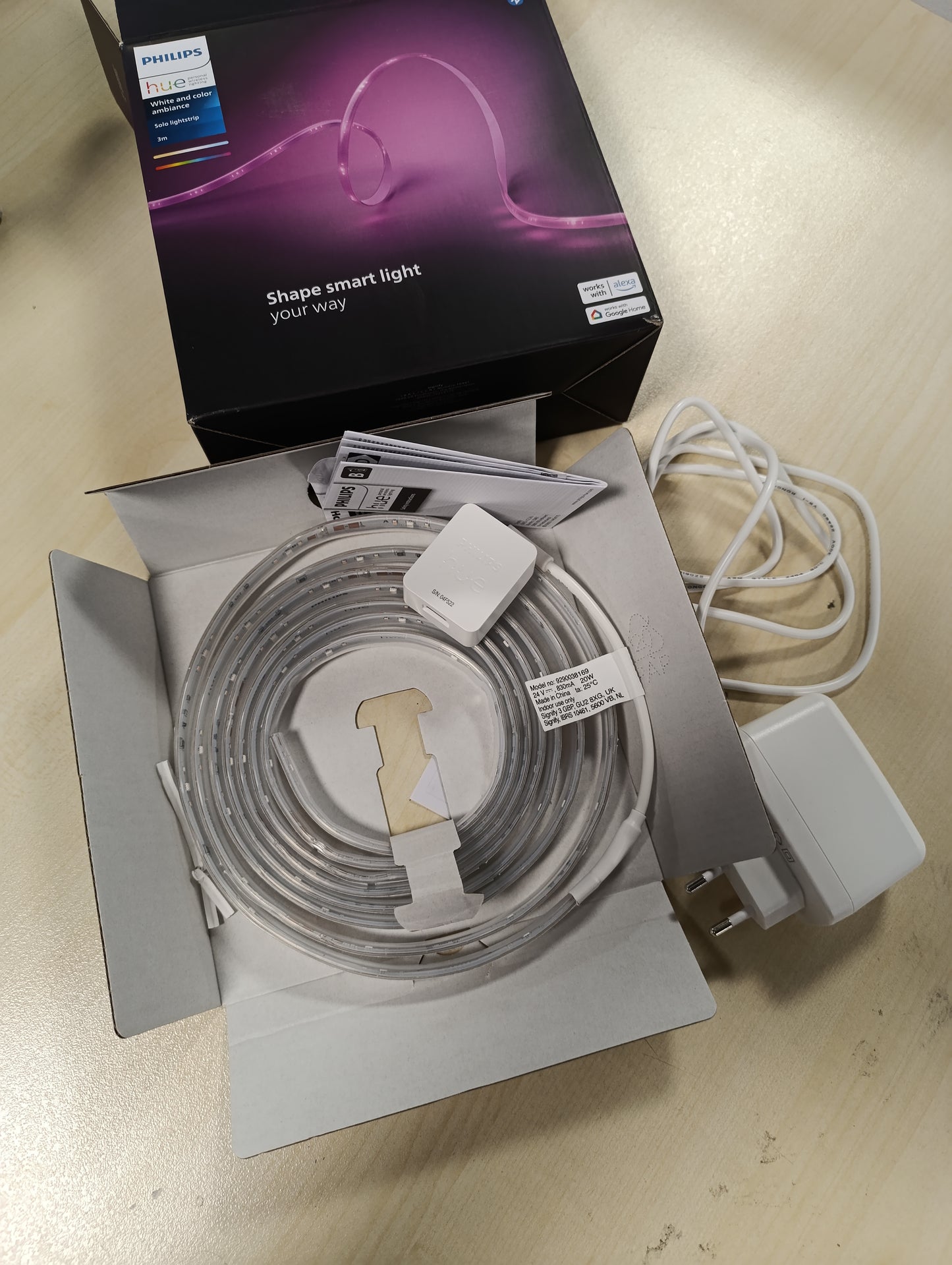 217144 - PHILIPS Hue Shirit LED 3m për Përdorim të Brendshëm, Funksionon me Alexa, Google Assistant dhe Apple HomeKit