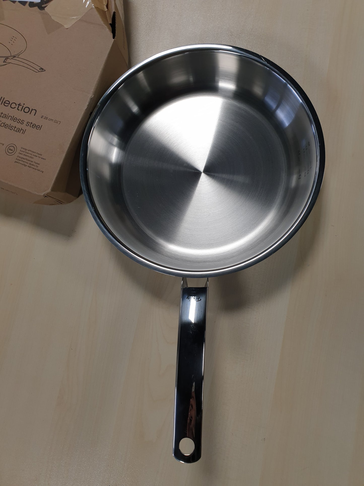 175066 - TIGAN Fissler Pure Collection, nga Çeliku Inoks, Ø 28 cm, pa Veshje, me Shkallë Matëse të Brendshme, Prodhuar në Gjermani - i Përshtatshëm për Induksion