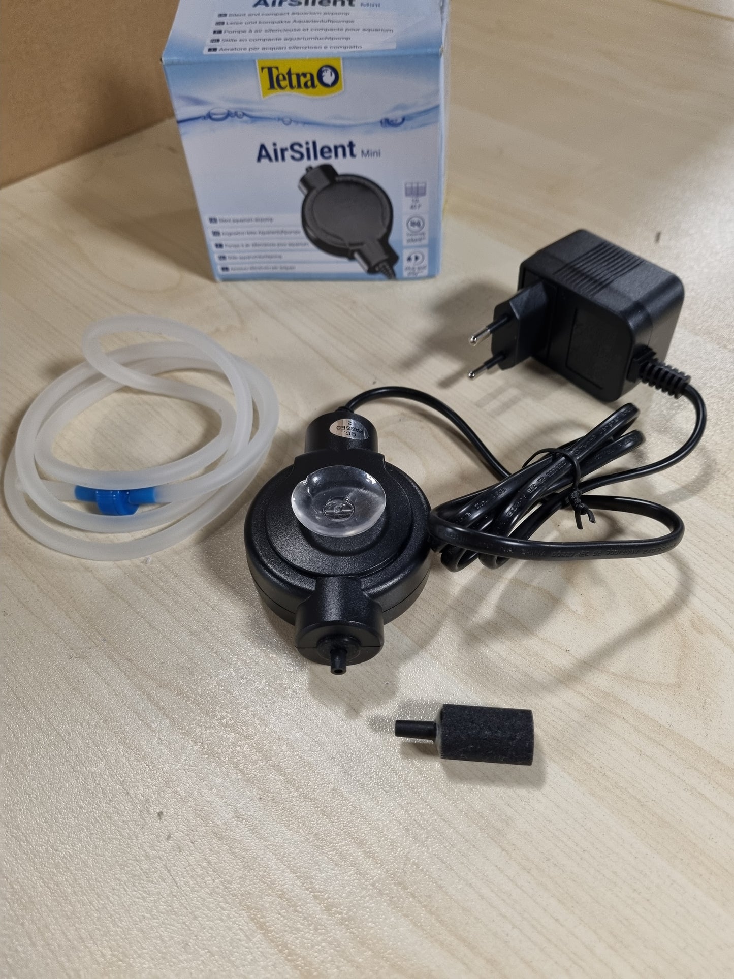 218295 - TETRA Hidraulike AirSilent Mini, pompë ajri për akuarium, komplet me gur ajri, për akuariume 10-40 litra, e zezë