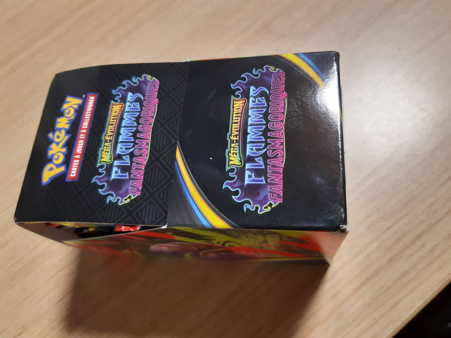 141552 - Pokémon TCG: Mega Evolucion – paketë përforcuese “Llamas Fantasmales” (10 letra).