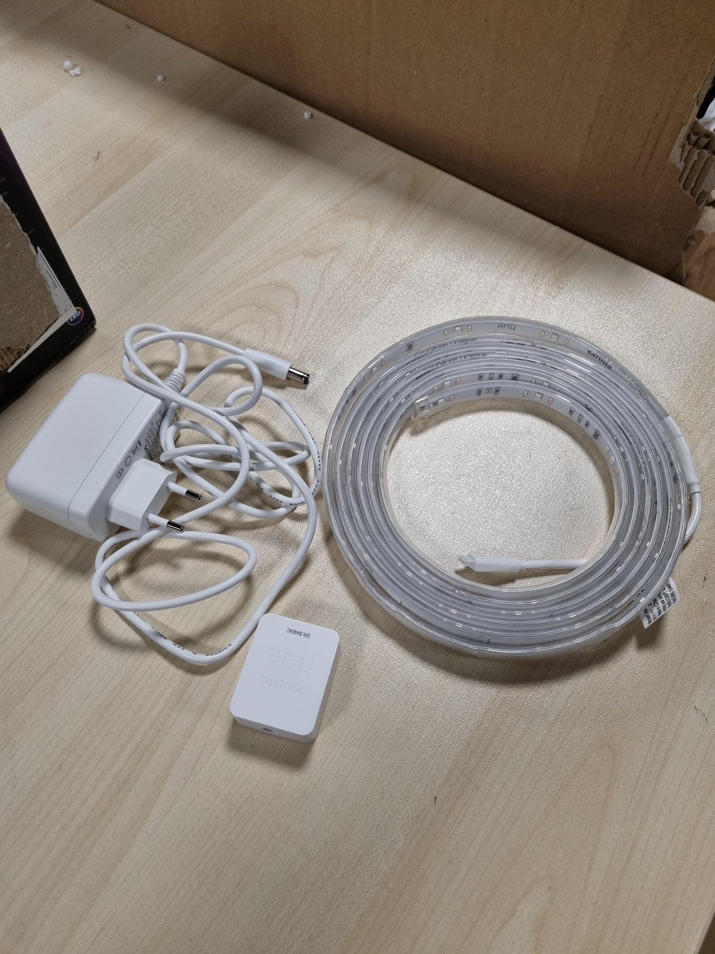 217141 - PHILIPS Hue Shirit LED 3m për Përdorim të Brendshëm, Funksionon me Alexa, Google Assistant dhe Apple HomeKit