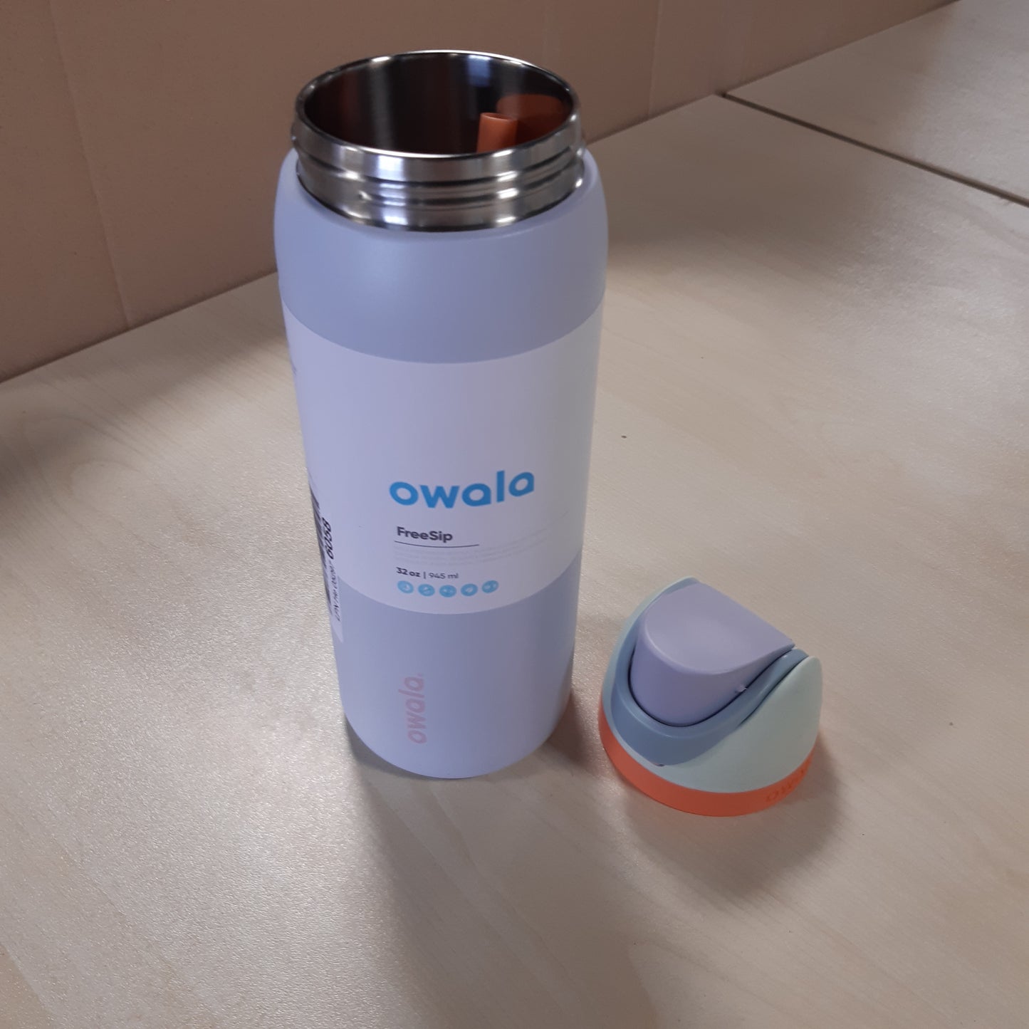 250456 - OWALA Shishe Uji e Izoluar FreeSip, 945 ml, Çelik Inox, Pa BPA, Ideale për Sporte dhe Udhëtime