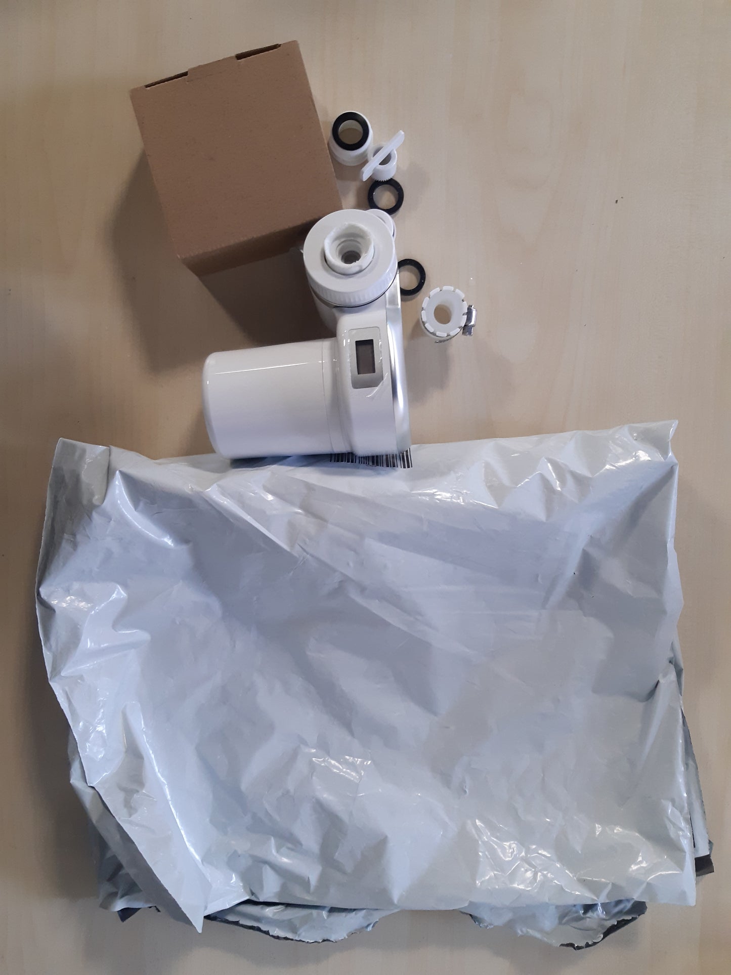 135275 - PHILIPS Filtër uji AWP3705P3/10 me MIKROFILTRIM, EKRAN DIXHITALE dhe 3 fishekë zëvendësues, kapacitet filtrimi 1000 L