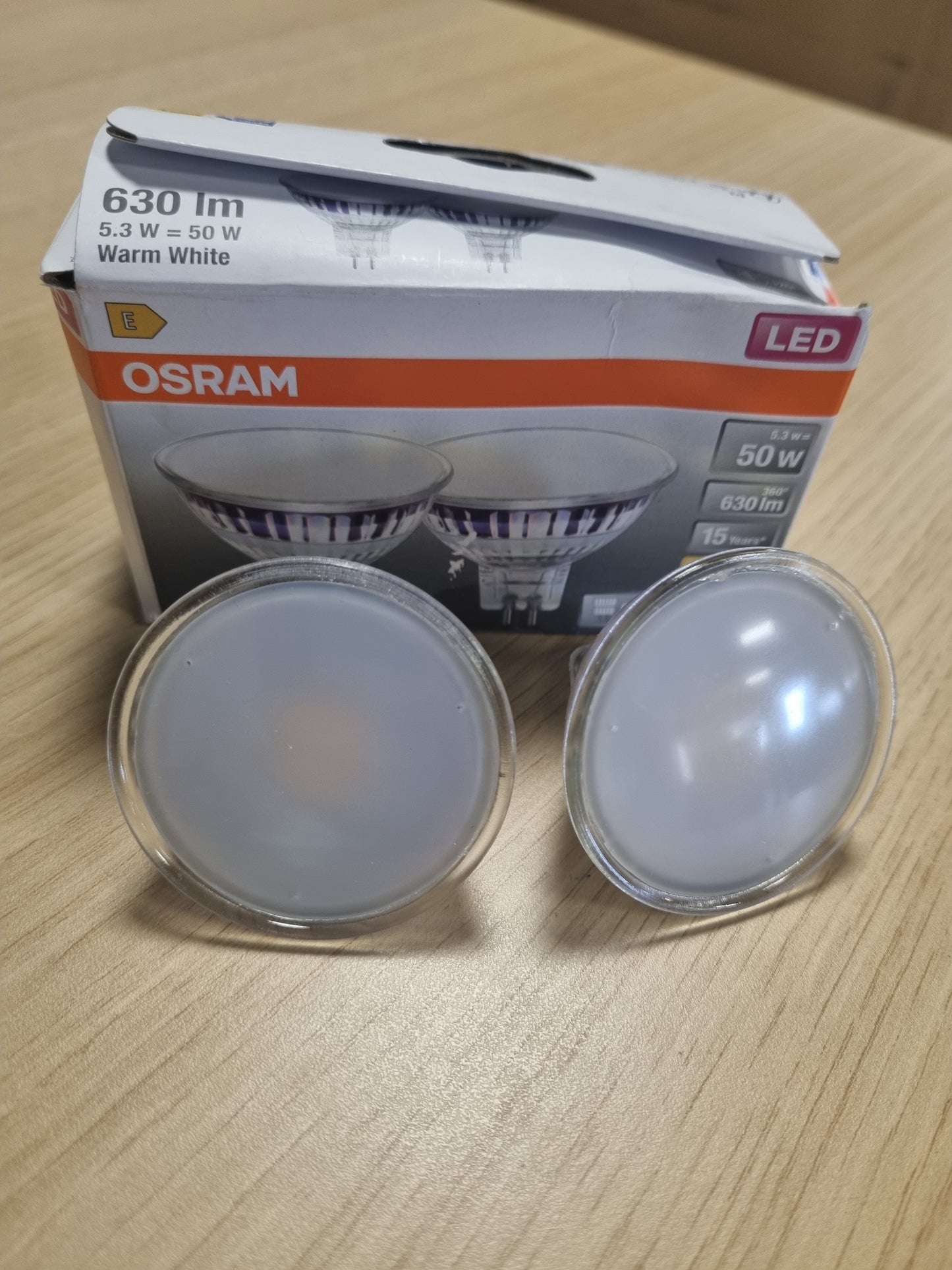 215619 - OSRAM Spot LED Star MR16 5.3 W 827, e bardhë e ngrohtë 2,700 K, GU5.3, 120 °, 630 lm, dizajn tërësisht prej xhami, IP20