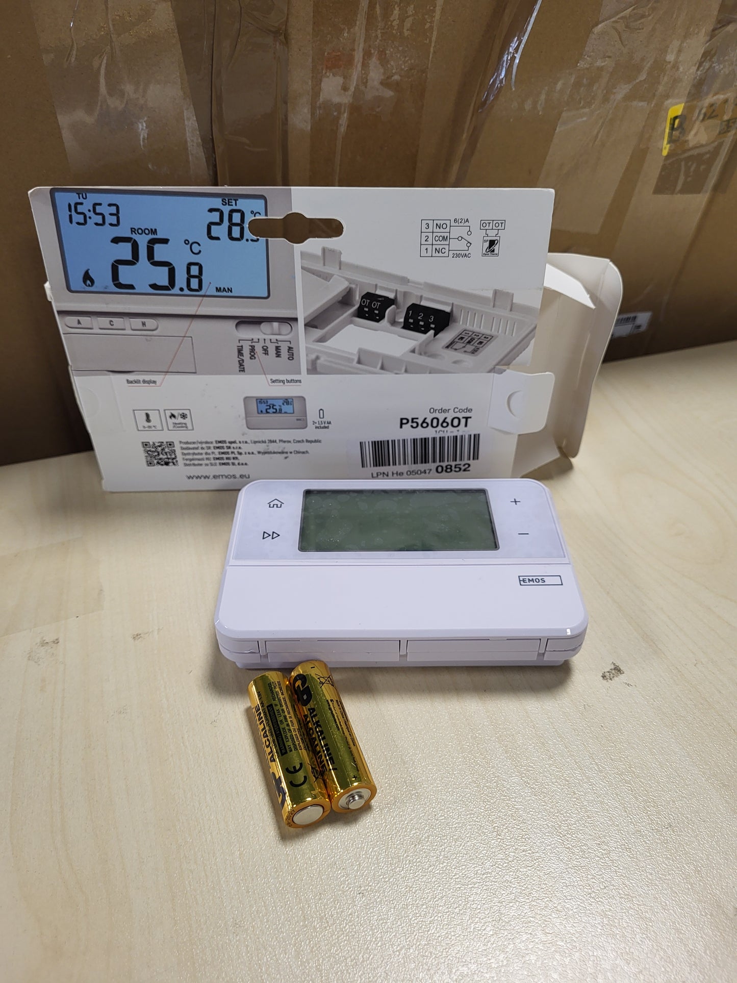 245840 - EMOS Termostat Dixhital Dhome me Mbështetje OpenTherm, Programueshëm, Me Tel, I Montuar në Sipërfaqe, I Bardhë, 12.6 x 8.4 x 2.6 cm