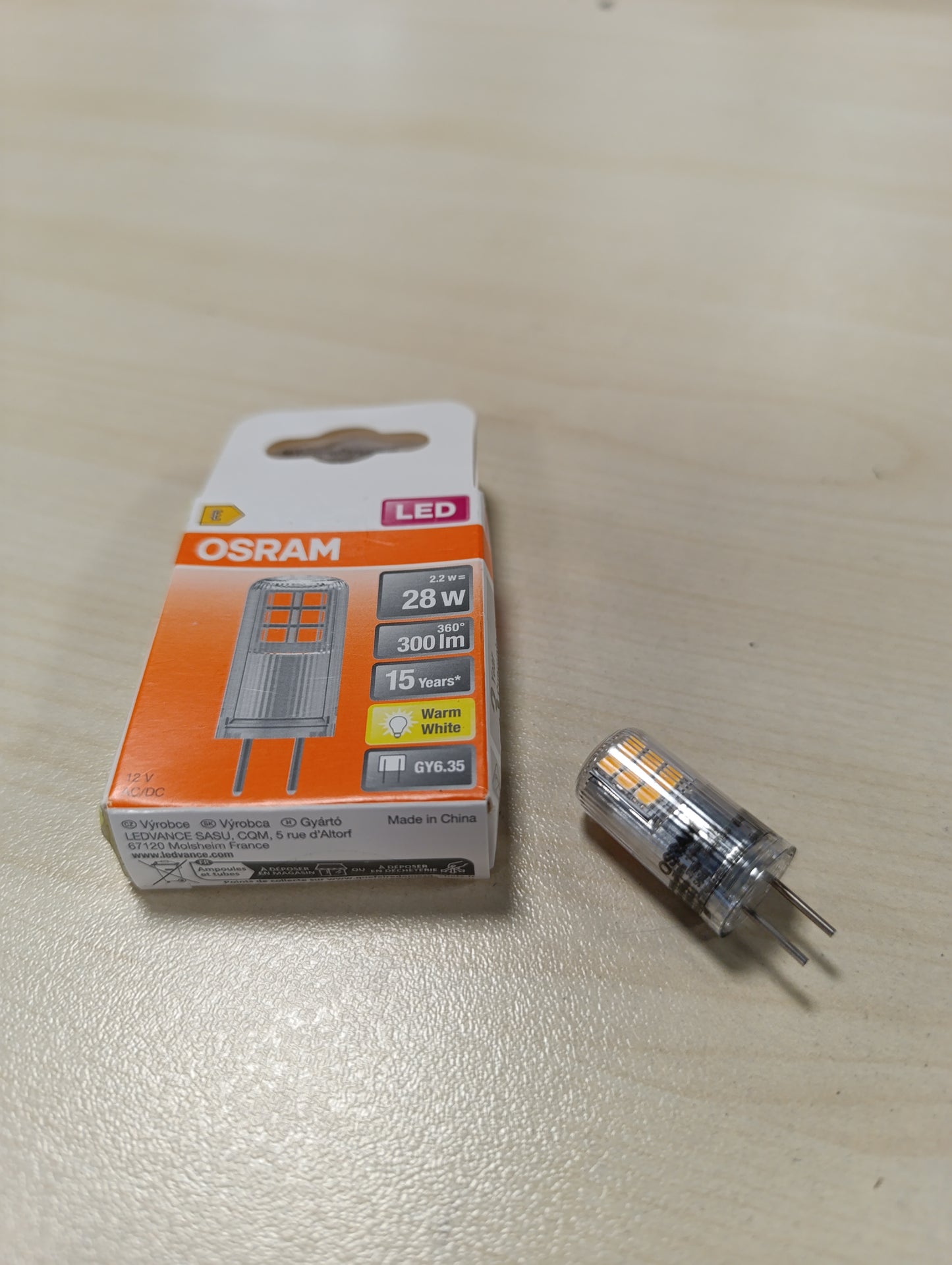 263867 - LLAMBË LED ME KUNJA OSRAM ME BAZË GY6.35, E BARDHË E NGROHTË (2700K), TENSION: 12V, WATT: 2.6W, ZËVENDËSIM PËR LLAMBËN KONVENCIONALE 30W