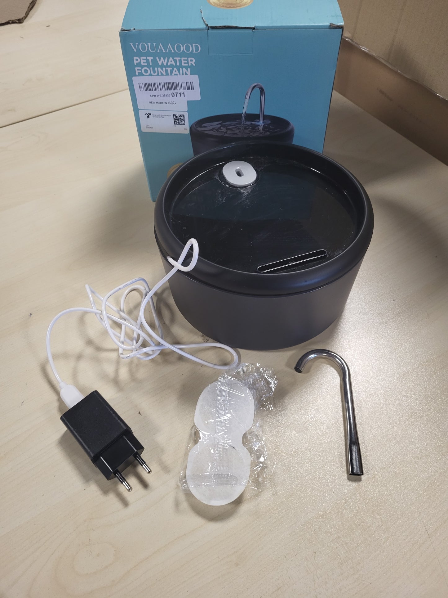 168516 - SHATËRVAN PËR MACE automatik, elektrik dhe i heshtur 2.4L - Dispenser uji për brendshme për qen të mesëm/të vogël me ujë të pastër të filtruar