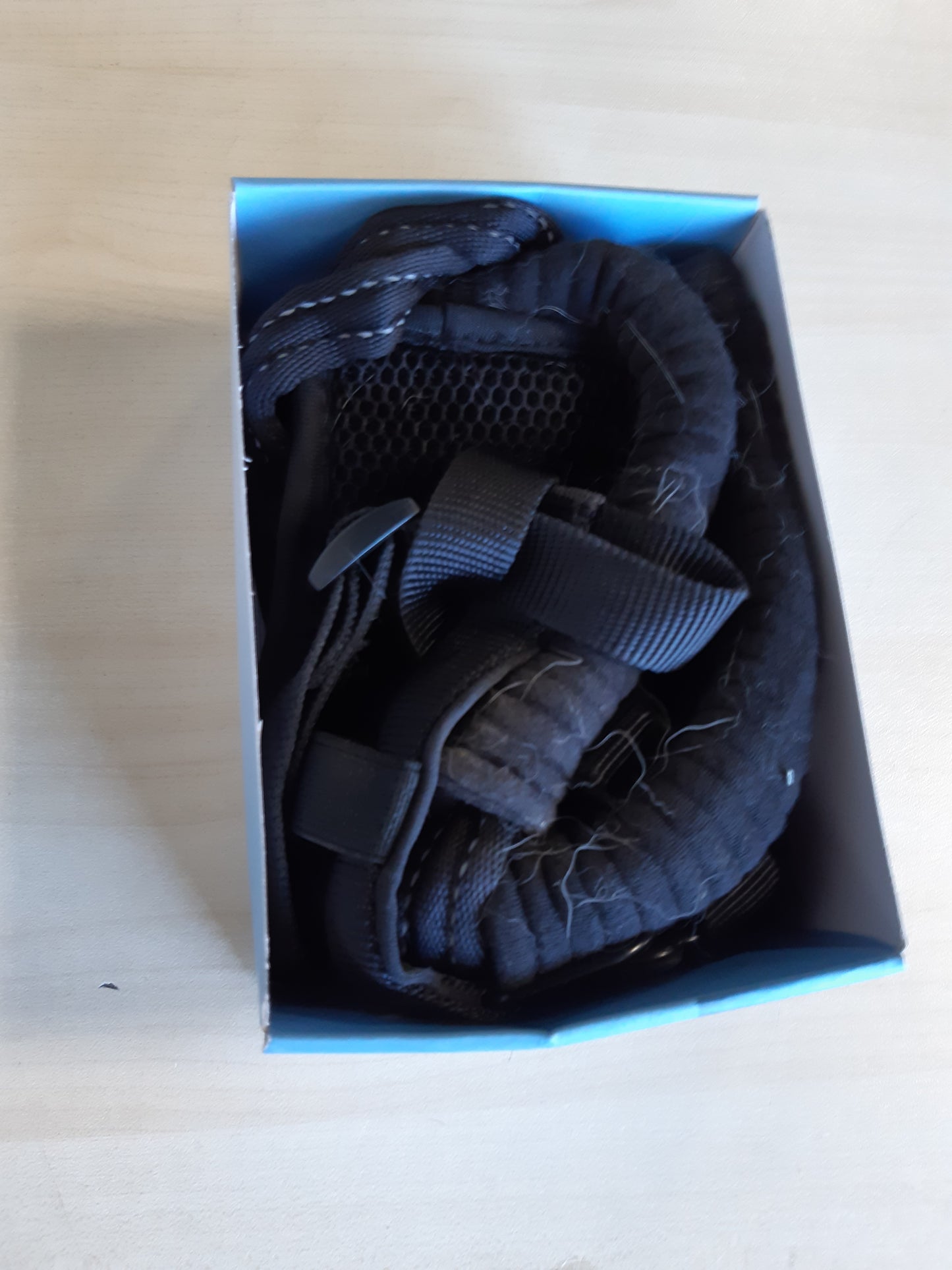 256191 - HALTI - Rrip pa tërheqje, Madhësi e madhe, Parandalon tërheqjen e zinxhirit, Rripa të mbushura për gjoksin dhe këmbët, Material reflektues, Rregullim dhe përdorim i lehtë