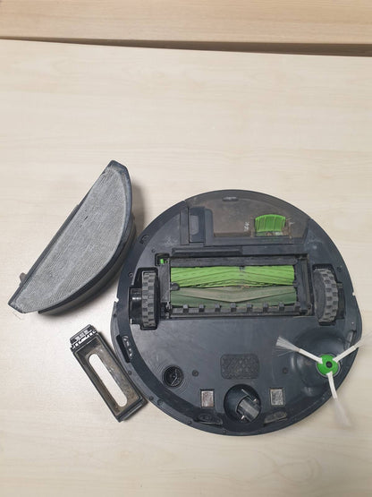 100383 - iROBOT Roomba Combo i5+, Fshesë Robote Dyshemeje dhe Korrenti, me Bazë që Zbrazet Vetë, Hartëzim Inteligjent, Wi-Fi, Zbulues Pengesash, 2 Furça Shumësipërfaqësore, Aplikacion dhe Asistent Zanor