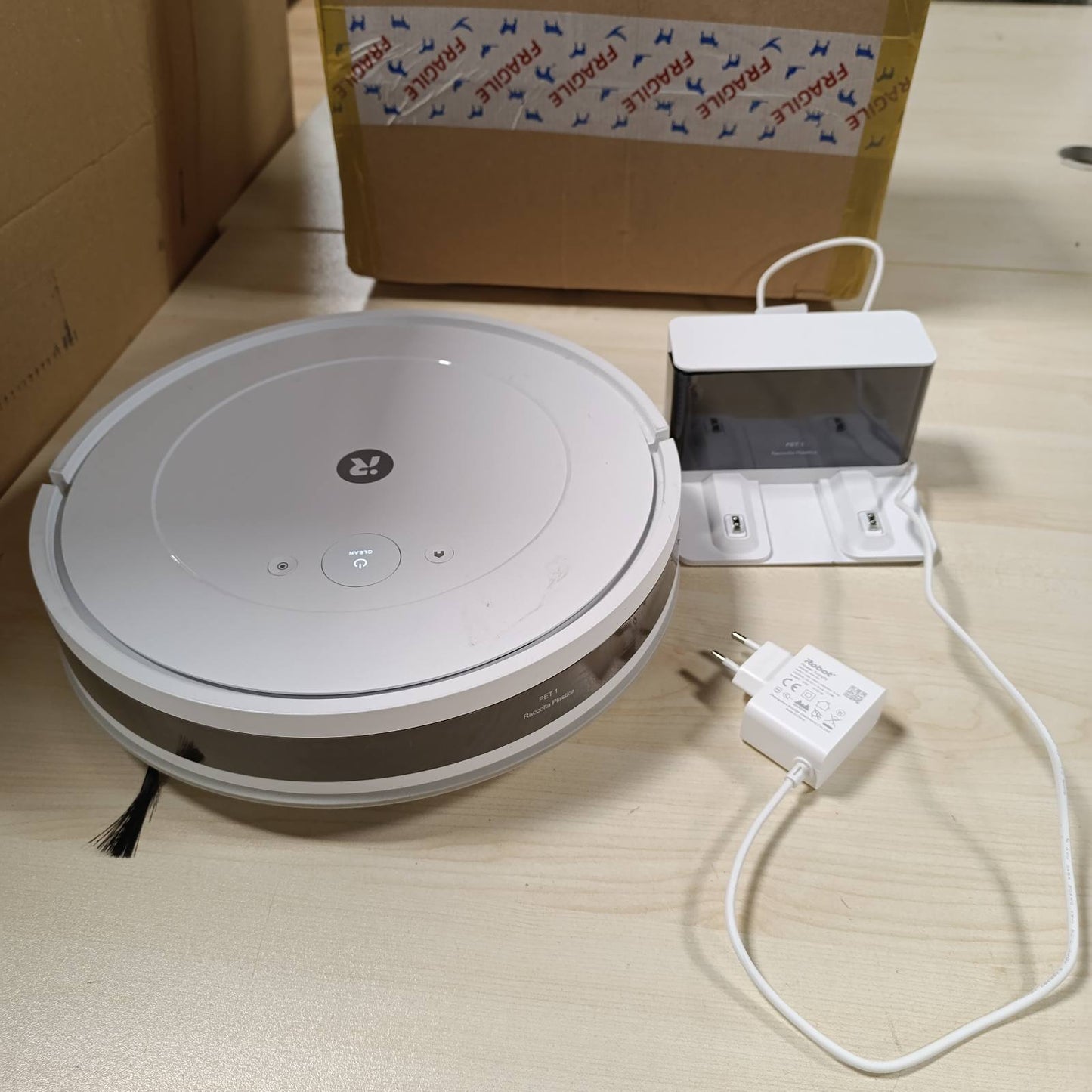 162036 - iROBOT Roomba Combo Essential, Robot Fshesë dhe Thithës, Sistem Pastrimi 4-Fazë, 3-Nivele Thithjeje, Kontrollueshëm përmes Aplikacionit, Ngjyra e Bardhë