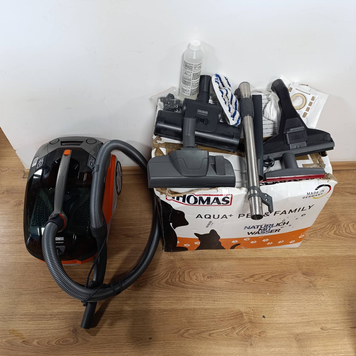 162039 - THOMAS AQUA + PET & FAMILY Qese Pluhuri Cilindrike, me Fuqi 1700 W, për Tharje dhe Lagie, Kapacitet 1.8 L