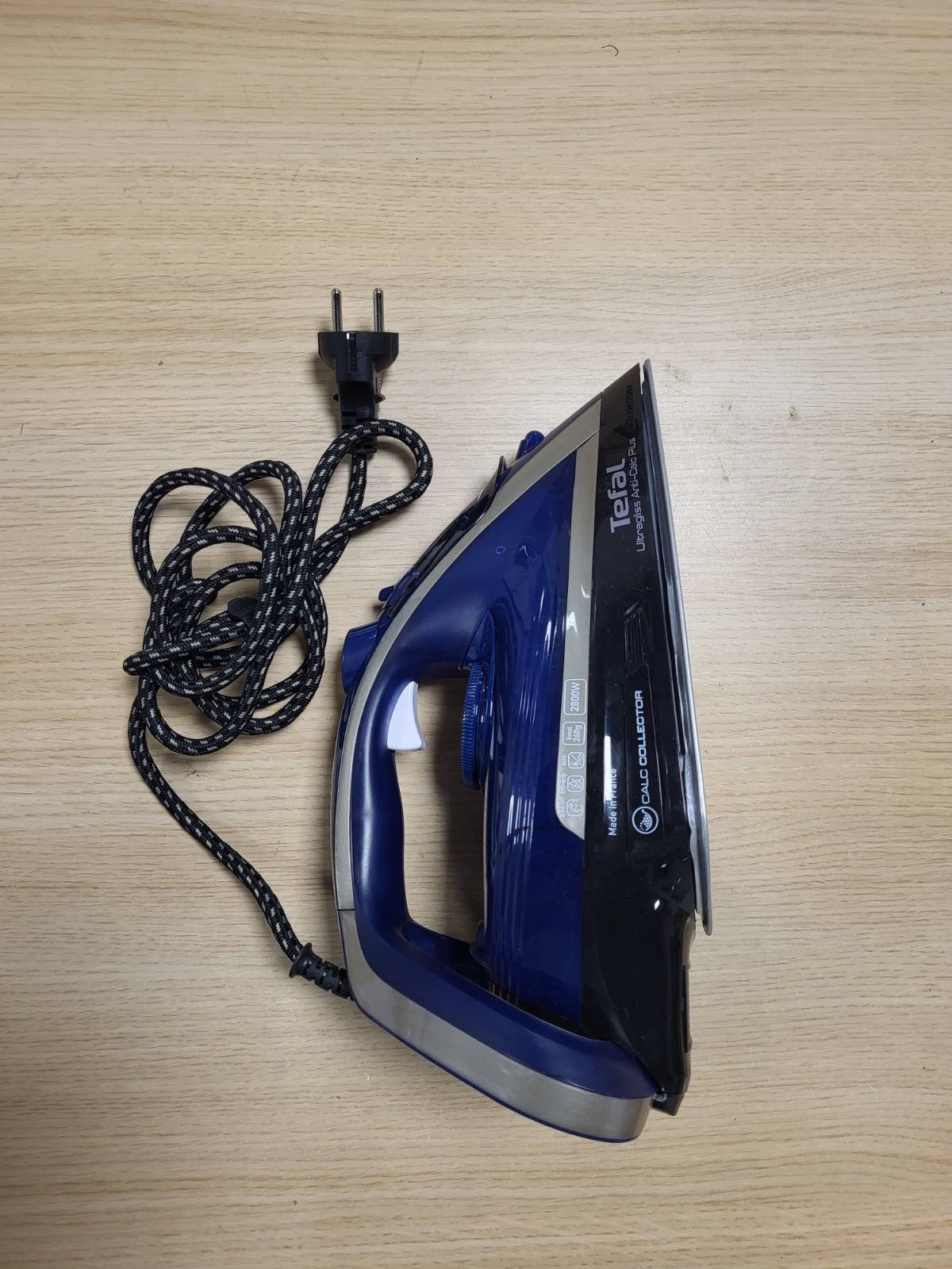 162220 - TEFAL FV6846E1 Ultragliss Plus - Hekur Avulli 2800W me Kolektor të Lëvizshëm Gëlqeres, Avull i Vazhdueshëm 50g/min, 260g/min dhe Fikje Automatike