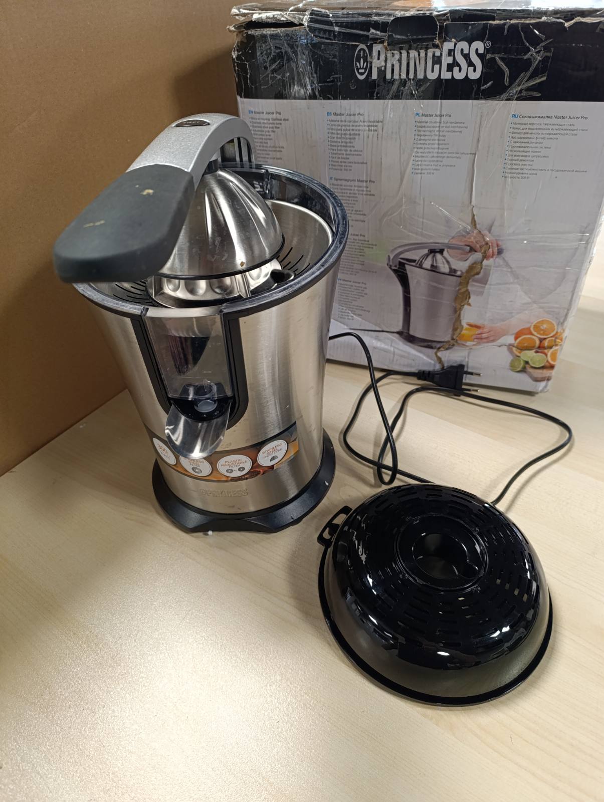 162245 - PRINCESS MASTER PRO Shtrydhëse Frutash, 300 W, Material prej Çeliku Inox, me Filtër Tuli dhe Krah Leve Profesional, Depozitë Kundër Pikave, Modeli 201860