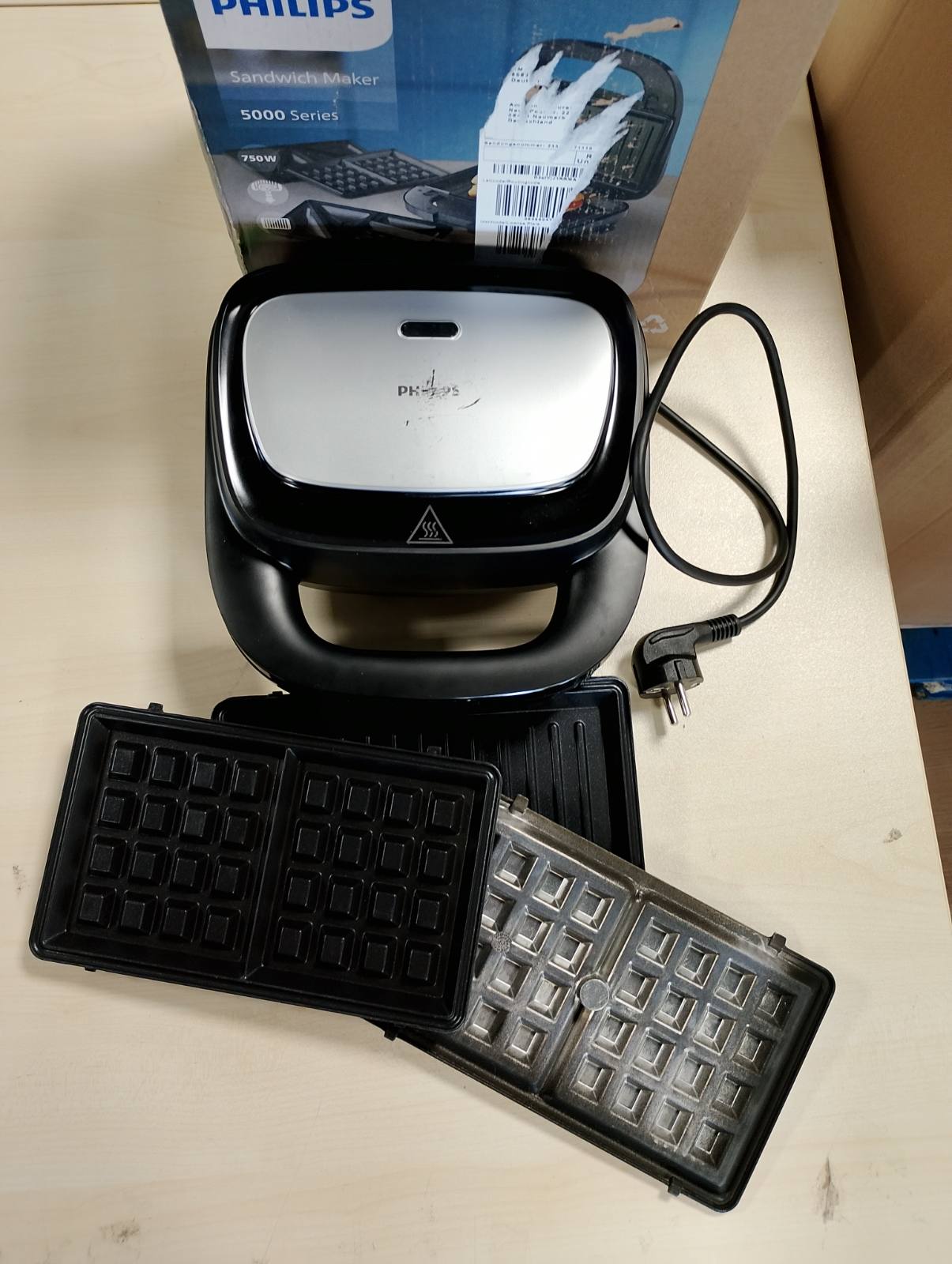 162406 - PHILIPS Series 5000 - Set Makinash për Panini dhe Sanduiç, dhe Vafla me Pllakëza jo-ngjitëse, Pritje dhe Vula, Fuqi 750W në Ngjyrë të Zezë (HD2350/80)