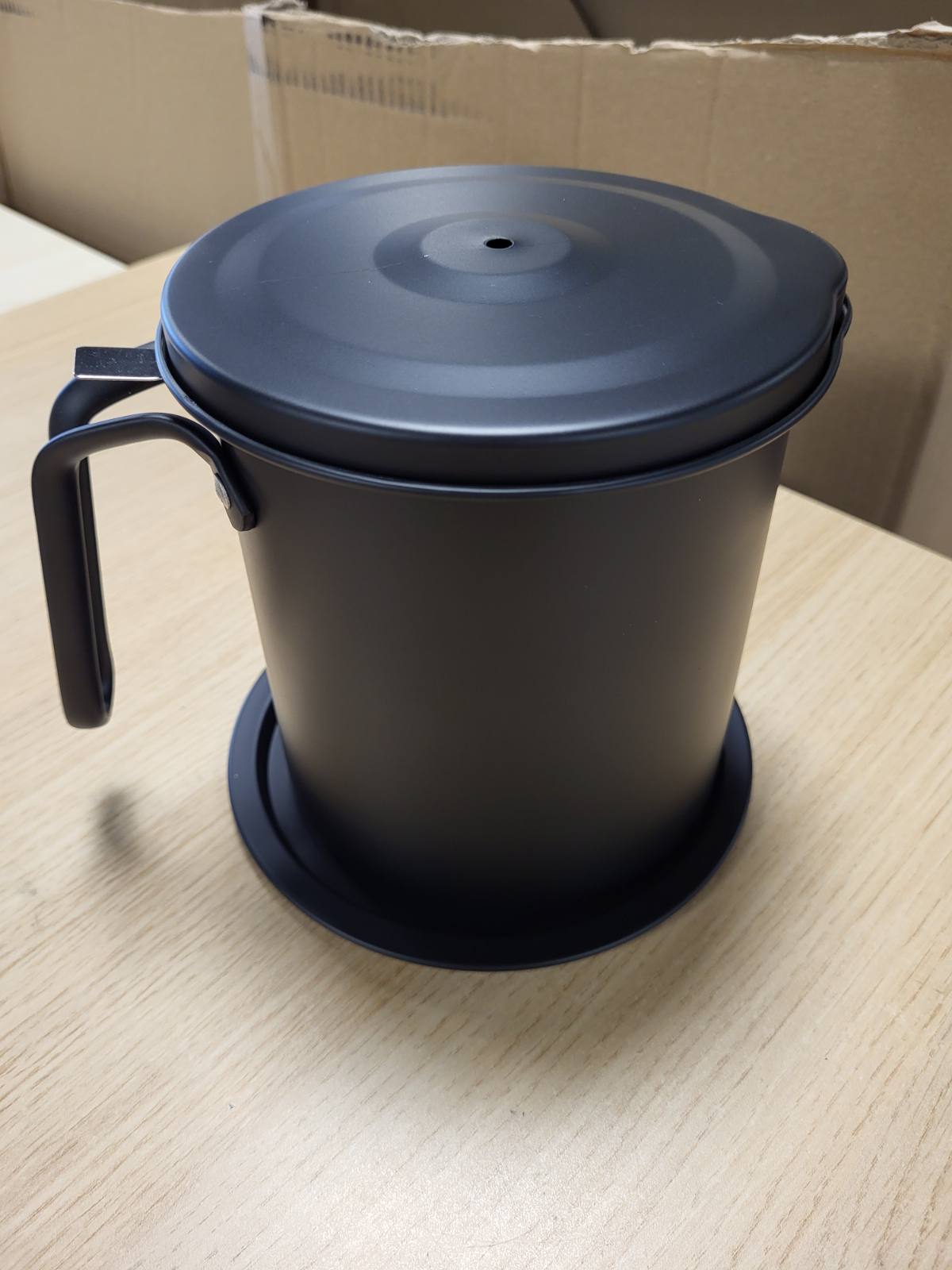 162823 - CHIHEE Kavanoz për Kullues Vaji, Enë prej Çeliku Inox 2L me Rrjetë të Hollë, e Përshtatshme për Ruajtjen e Vajit të Skuqjes dhe Yndyrës së Gatimit
