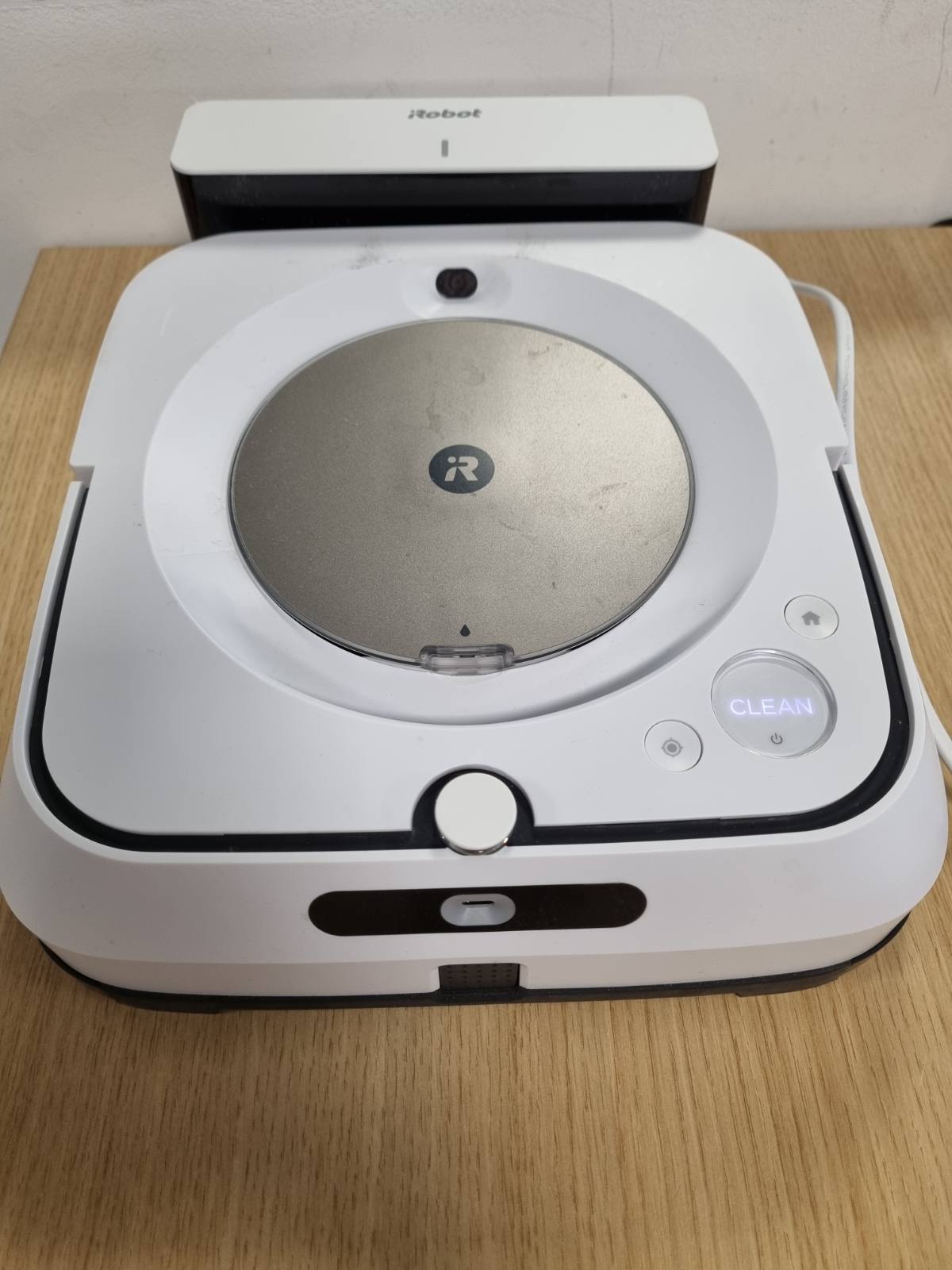 175022 - iROBOT - Roboti fshesë BRAAVA JET M6 (M6138), Spërkati i Precizë, Funksioni i Lagneve dhe i Thateve, i Pajtueshëm me Asistentët Zanorë, Wi-Fi, Mundësia për Lidhje me Roomba, Ngjyra: e Bardhë/Argjendtë