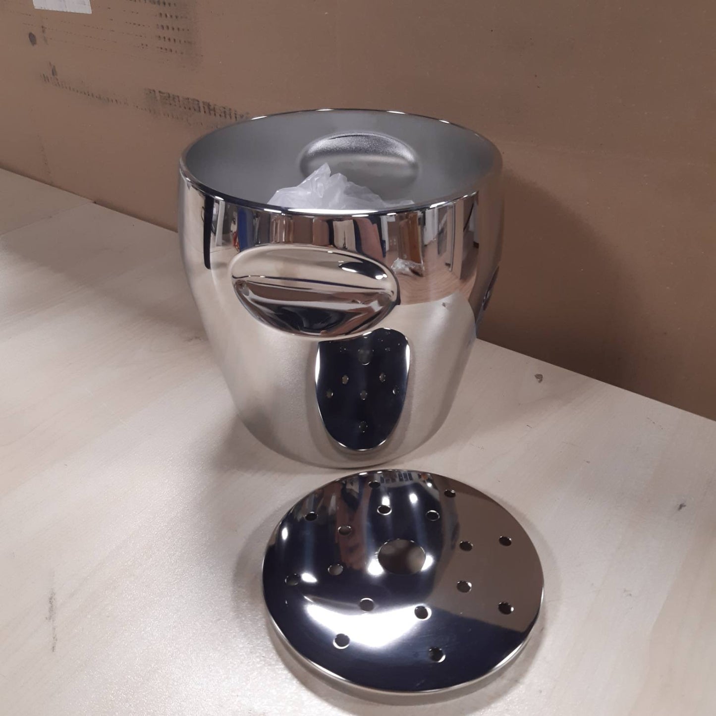 183033 - ALESSI Kovë Akulli për Shishe Vere, Në Material Çelik Inox të Lëmuar 18/10