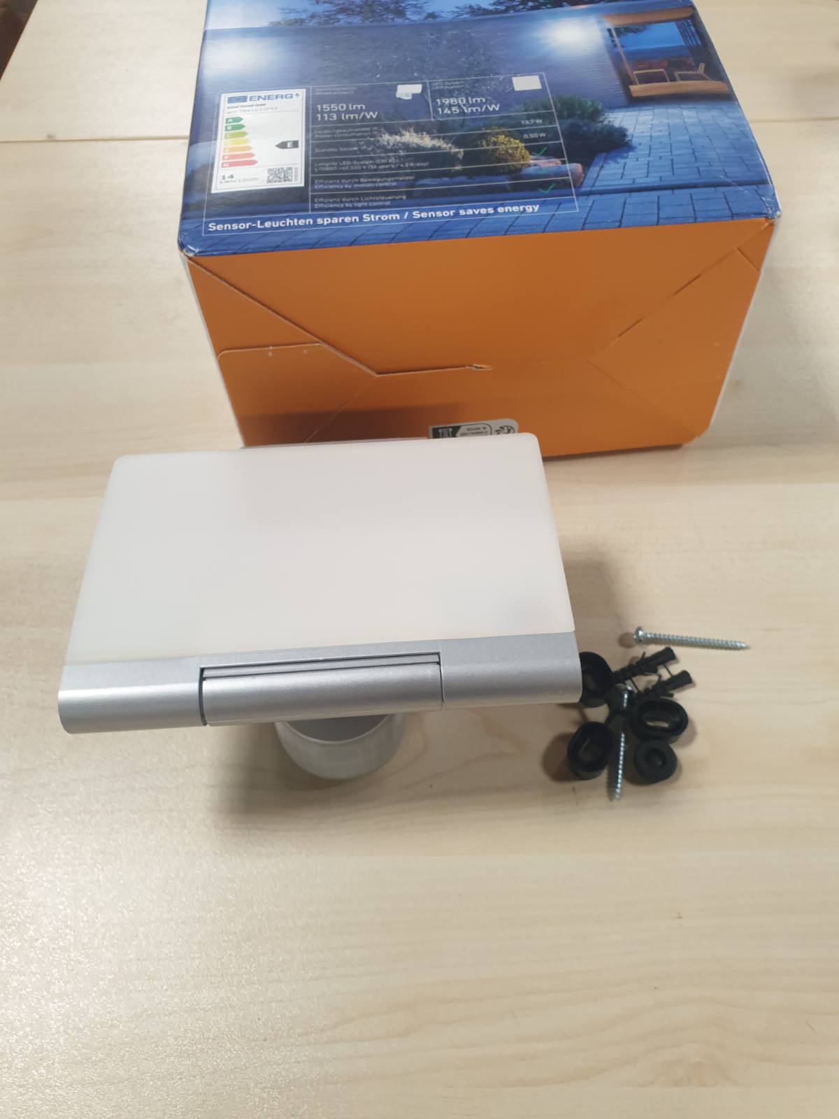 183100 - STEINEL Dritë LED XLED Home 2 S, Kapaciteti 13.7 W, e Rregullueshme 180°, Detektor Lëvizjeje 180°, Rreze Veprimi 10m, Ngjyra Argjend