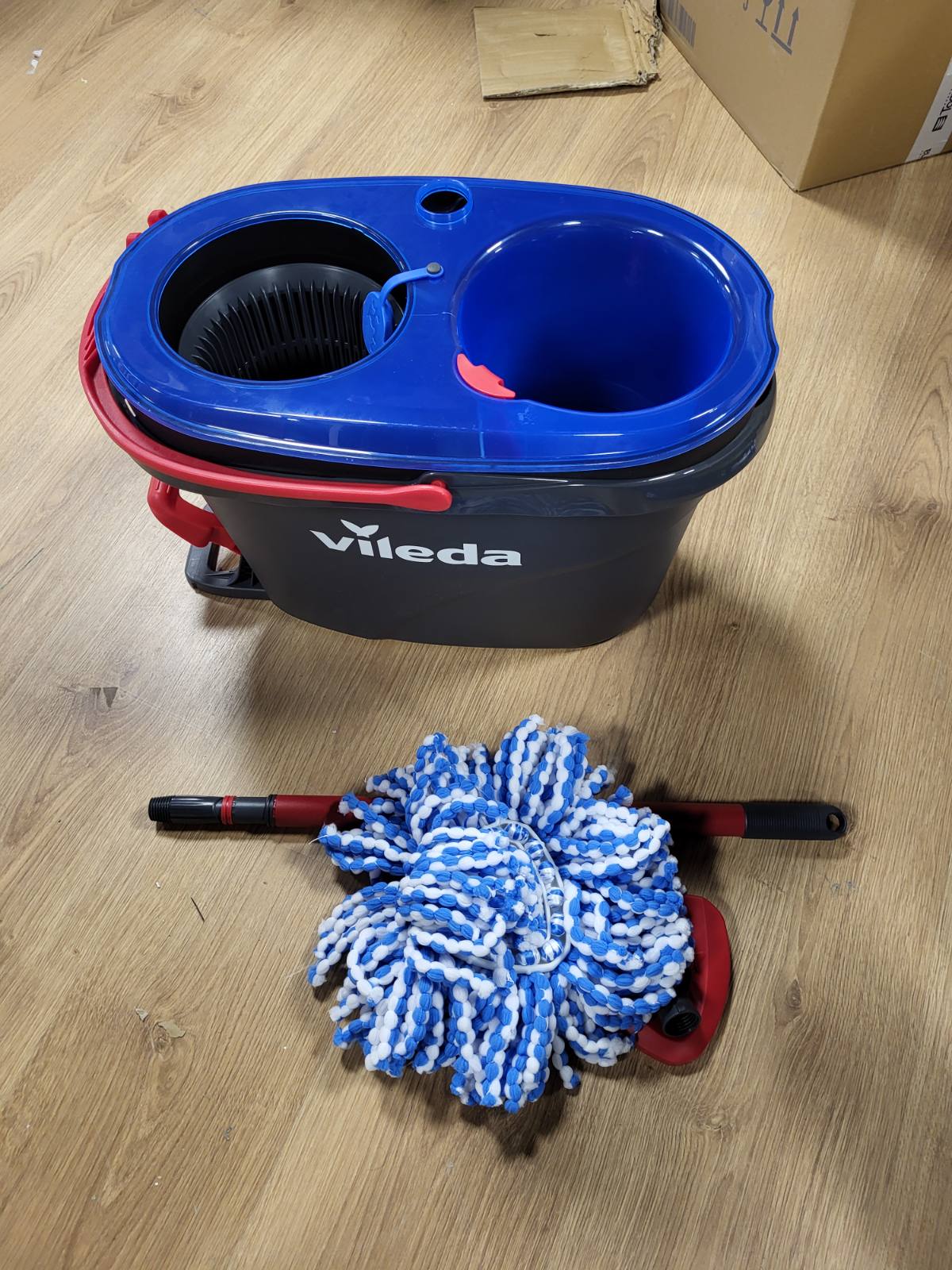 183327 - VILEDA Sistem Pastrimi Dyshemeje H2PrO Spin Mop me Shtrydhje Pedale dhe Dy Depozita Uji të Pastër dhe të Ndotur, Flop Mikrofibër, Dizajn Ergonomik