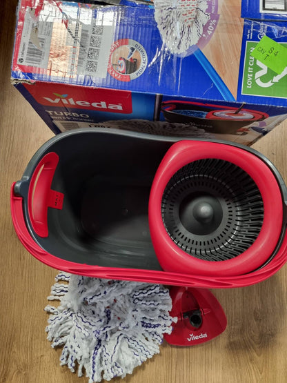 183590 - VILEDA Turbo 3 në 1, Kit i Plotë Pastrimi Dyshemeje, Dorezë Teleskopike 85-123 cm, Mop Rrotullues me Kovë me Pedale, Sfungjerë Mikrofibre 3 në 1 të Gjeneratës së Re, Sistem Pastrimi i Qëndrueshëm