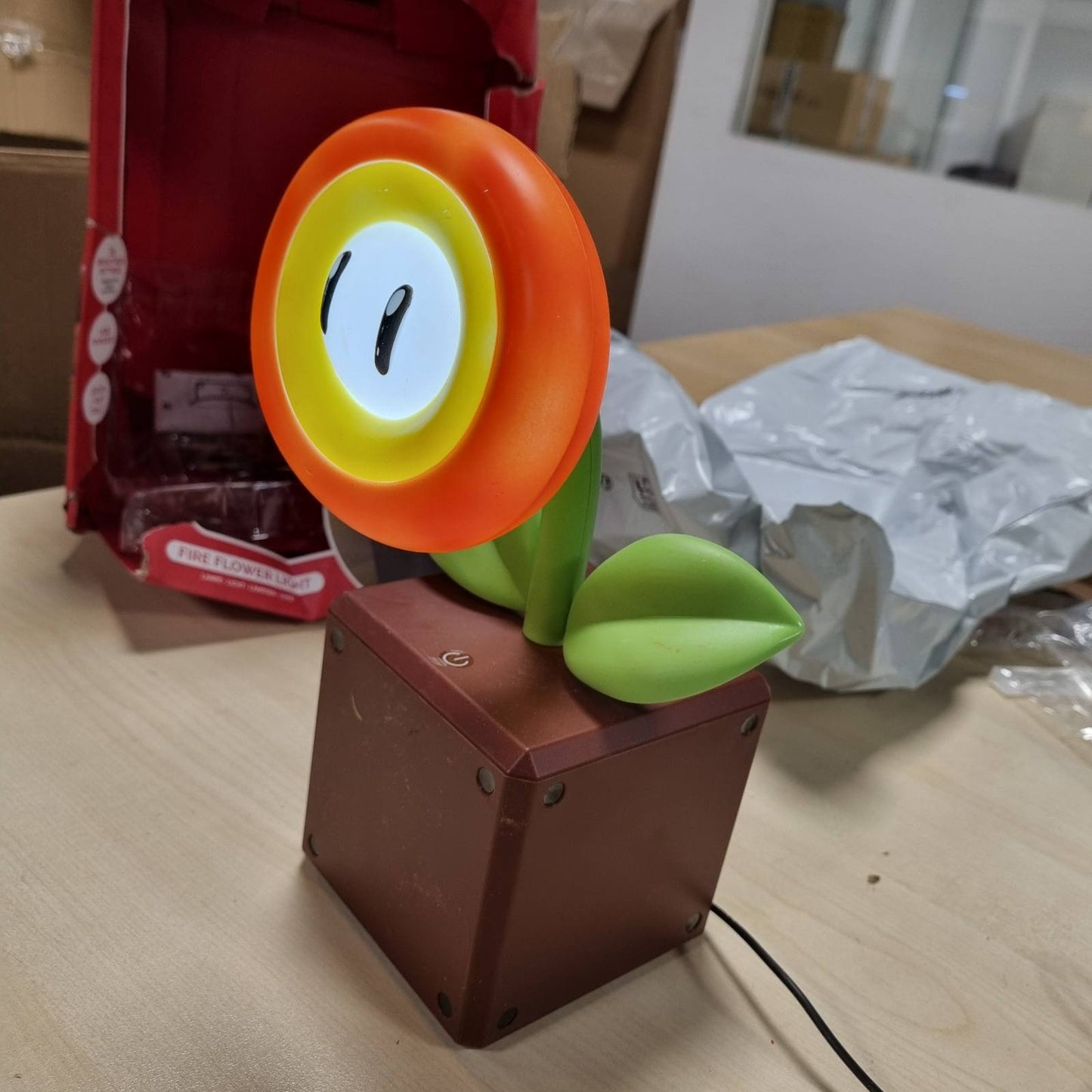 184067 - PALADONE Llambë LED me Motiv Super Mario, Zjarr dhe Lule, me Licencë Zyrtare nga Nintendo, Energjia USB, për Dekorim Shtëpie