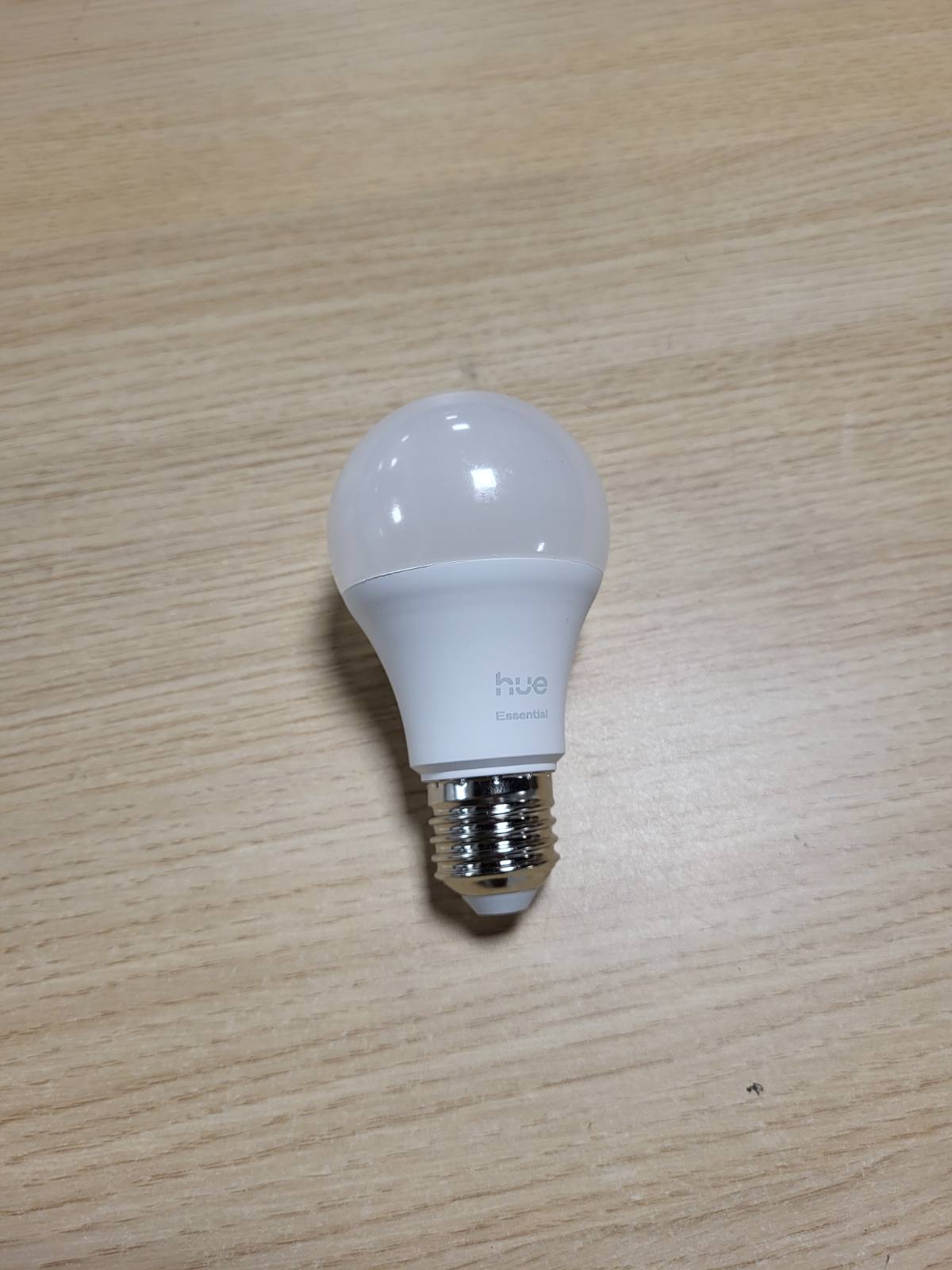 184201 - PHILIPS Llampa Inteligjente LED A60 Hue Essential, E Bardhë dhe me Ngjyra, Prizë E27, 8W, 2200 K–6500 K, 806lm, E Zbehtë, e Pajtueshme me Alexa, Google Assistant dhe Apple Home, Pako në 1
