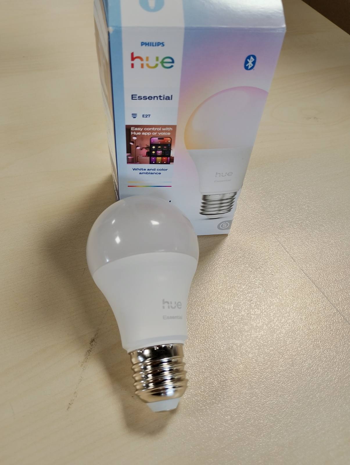 184202 - PHILIPS Llampa Hue Essential Smart LED A60, Ngjyra e Bardhë dhe Me Ngjyra, Prizë E27, 8W, 2200K–6500K, 806lm, Pajtueshme me Alexa, Google Assistant dhe Apple Home, Pako Me 1