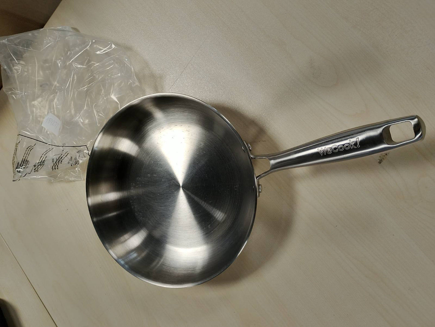 184277 - WECOOK! PRO Tigan Ø 24cm, Bazë e Trefishtë, 18/10 Çelik Inox, Pajtueshëm me Induksion, i Qëndrueshëm, Dorezë Ergonomike, i Sigurt për Furrë deri në 200°C, i Sigurt për Lavastovilje