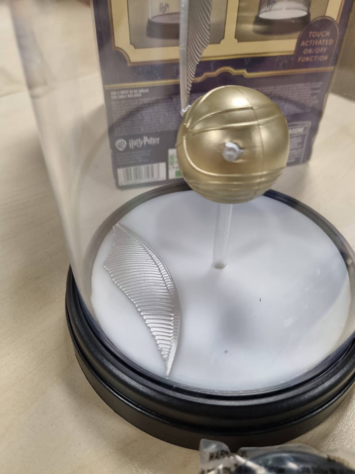 184304 - HARRY POTTER Llambë Levituese Golden Snitch - Llambë Tavoline e Aktivizuar me Prekje, Dekor Zyrtar dhe Dhurata Koleksionuese