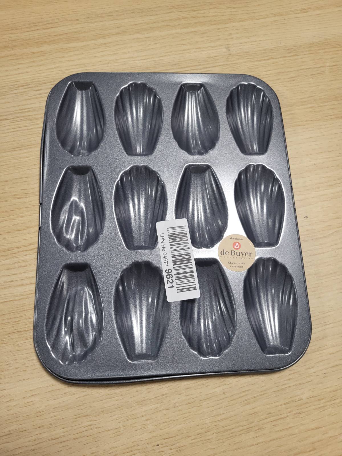 184772 - DE BUYER - Set Prej 6 Tavash Miniature Për Pjekje Savarin në Çelik Jo-Ngjitës, Diametri 8 cm, Dimensionet 31.5 x 21.5 x 2.2 cm - Ngjyra E Zezë