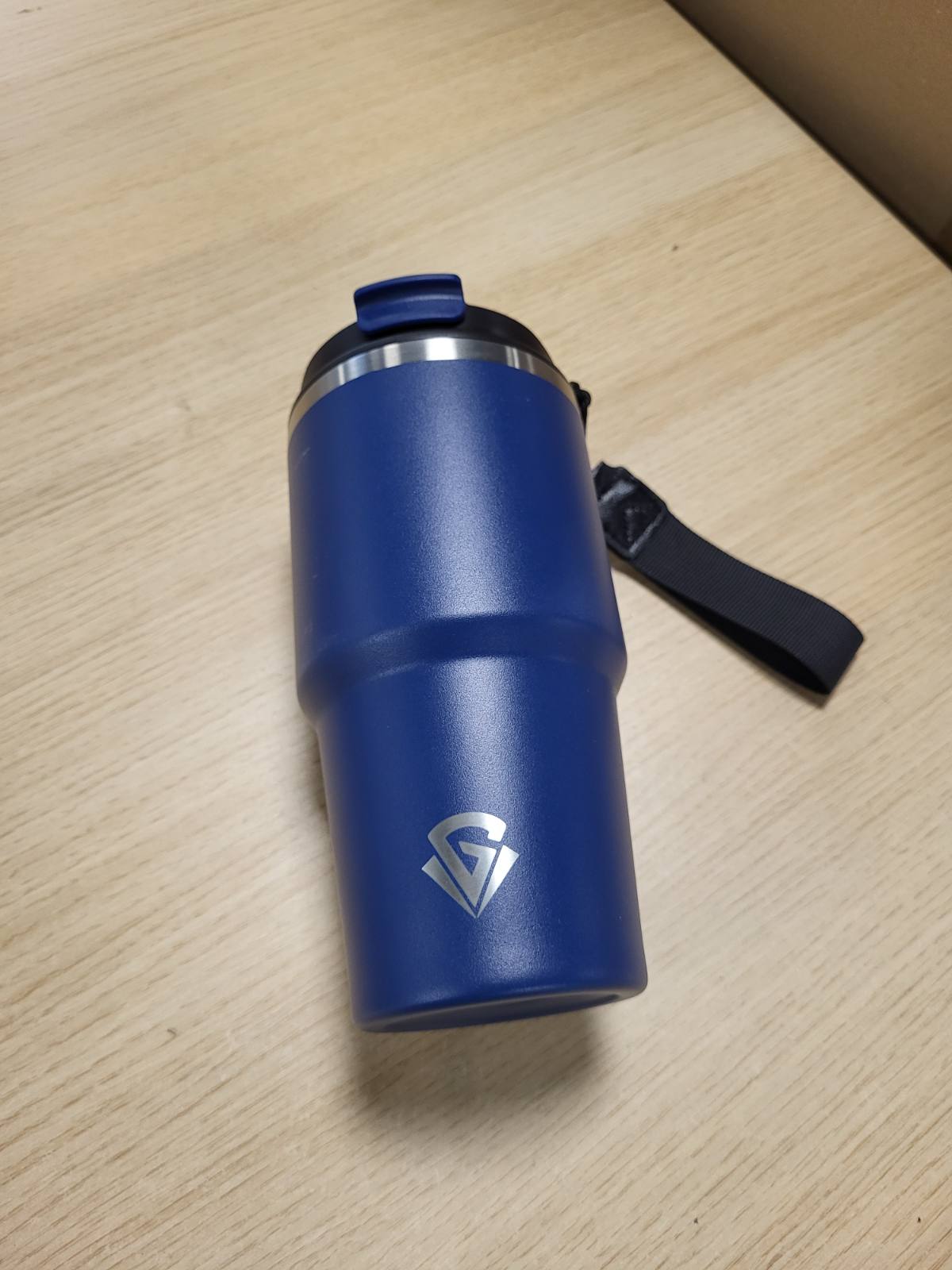 185018 - GOTË TERMË KAFEJE Për Udhëtime Nga ÇELIKU INOX 304, 600ml Me Dy Mure Dhe Izolim me Vakum, Kapak Praktik