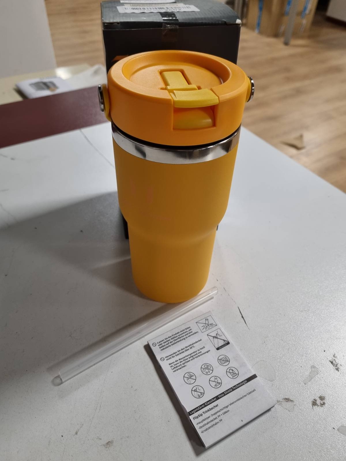 185035 - SPARROW - Termos Twistpath prej Çeliku Inoks, Shishe Uji me Kapak Fleksibël Kashte, Kapacitet 620ml, pa BPA, i Papërshkueshëm nga Pluhurat, i Pajtueshëm me Mbajtëset Standarde të Gotave të Makinës