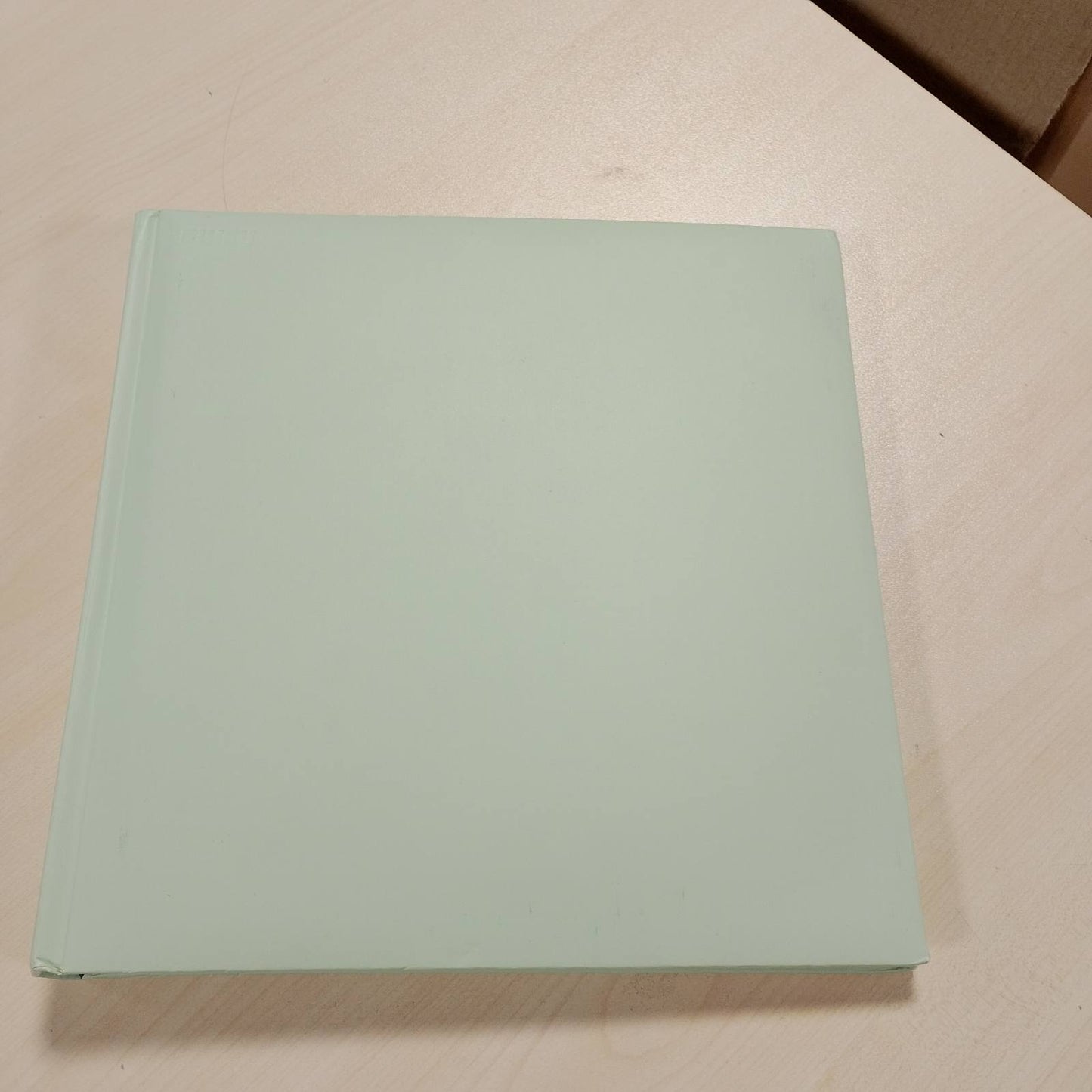 185818 - HAMA - Album Fotosh Jumbo, 30x30 cm, me 80 faqe të bardha, Kapaciteti për 320 foto, dizajn dhe ngjitje vetjake, ngjyrë jeshile pastel