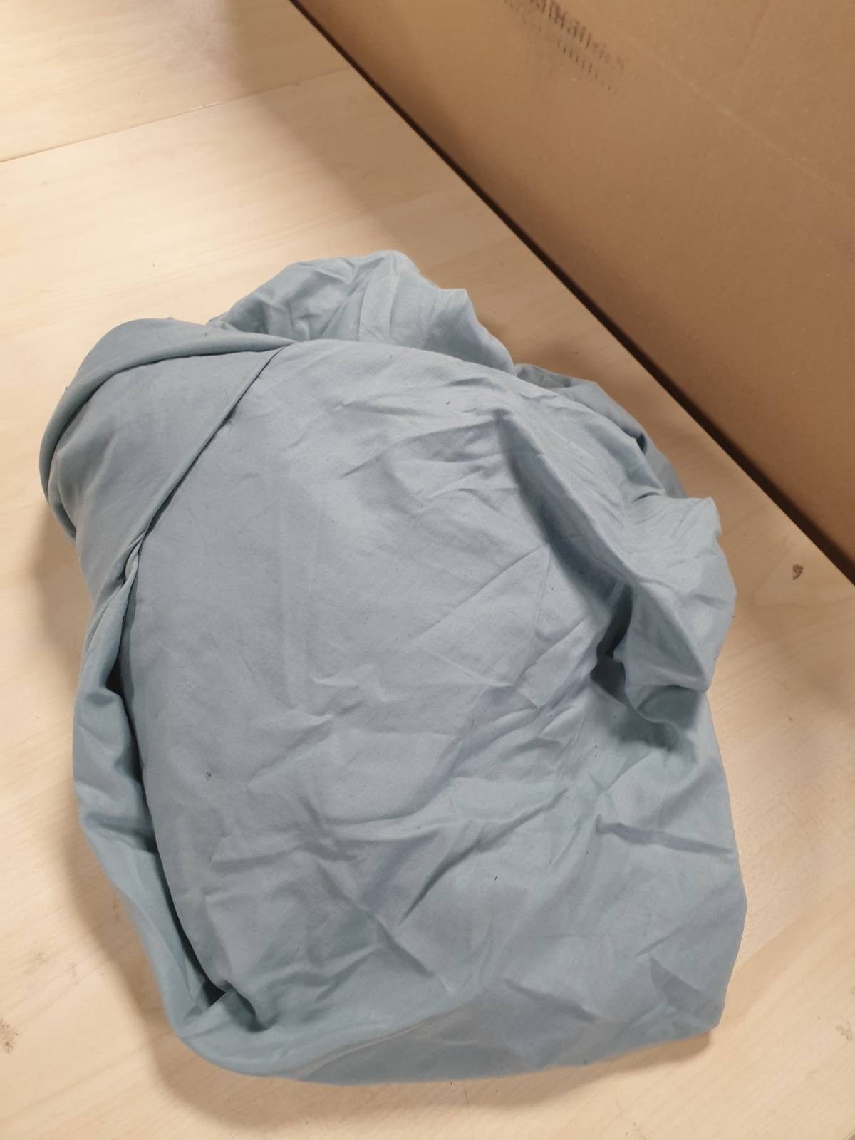 186189 - AMAZON BASICS çarçaf i montuar, 180 x 200 x 30 cm, për dyshekë deri në 30 cm të trashë, material mikrofibër poliester, ngjyra Blu Spa