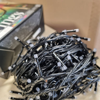 187042 - TWINKLY STRINGS, 400 LED RGB, Shirita Dritash multingjyrëshe e hartëzueshme, 32m, e kompatibël me Alexa dhe Google Home, për ambient të jashtëm dhe të brendshëm, IP44, Kontrolli nga Aplikacioni, Tel i Zi