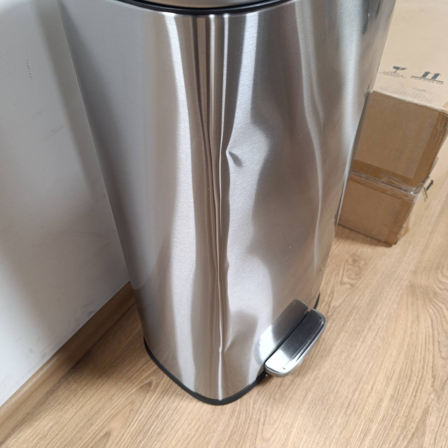 187218 - AMAZON BASICS Koshi i Plehrave Drejtkëndor me Mbyllje të Butë, Kapacitet 30 L (7.9 Gallon), Materiali Nikel Saten