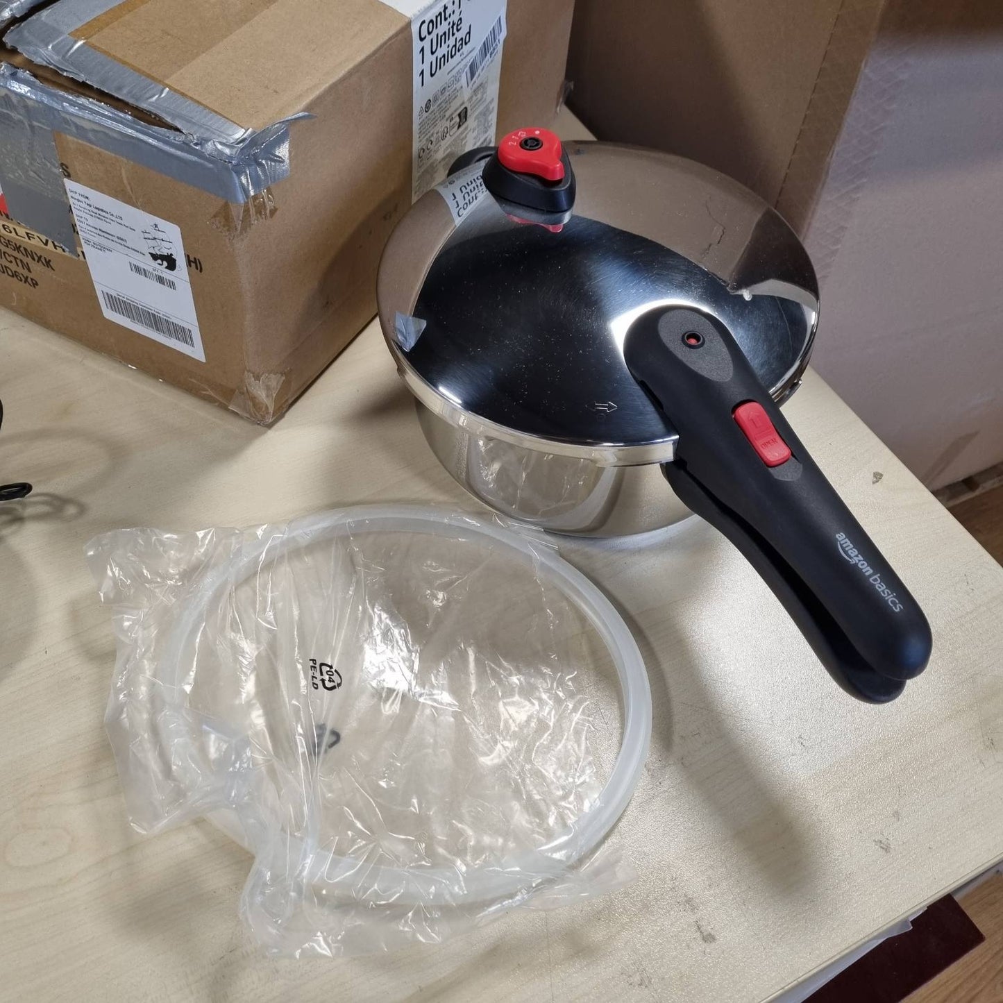 187232 - AMAZON BASICS Tenxhere me Presion prej Çeliku Inox, Kapacitet 4 Litra, për Induksion, Ngjyrë Argjendi