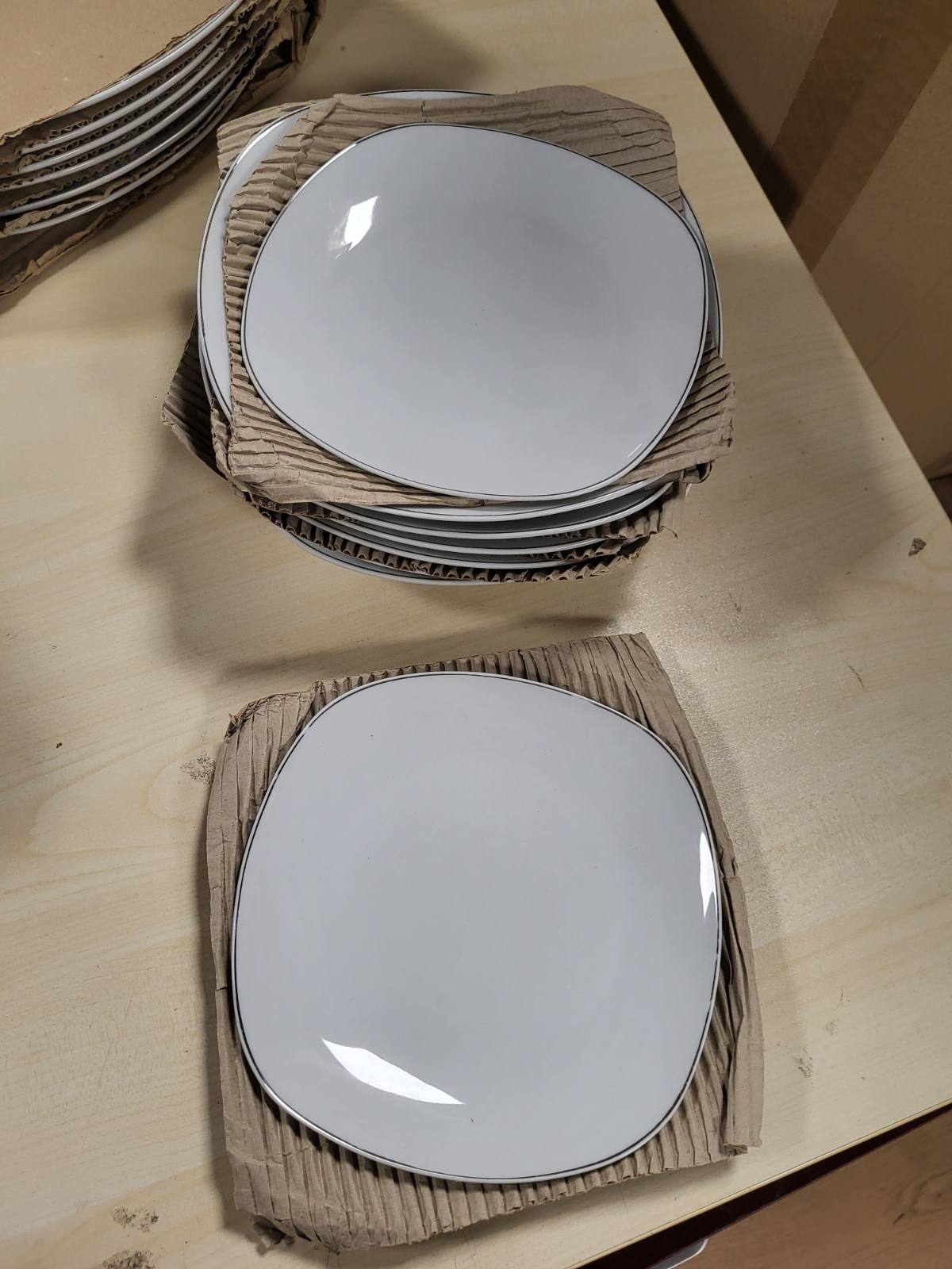 187368 - H&H - Darke Porcelani Quadro me 18 Pjesë, ngjyrë e Bardhë, 1 Njësi