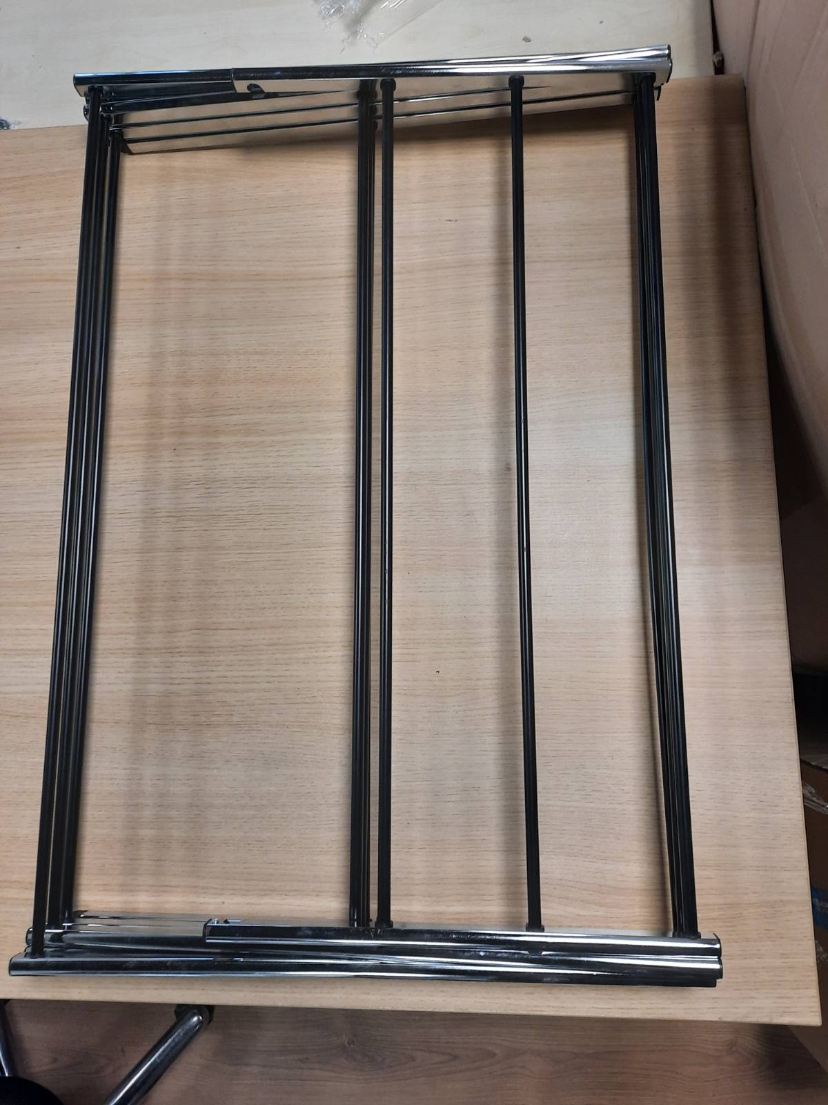 187491 - AMAZON BASICS: Fshesë Rrobash e Palosshme për Ambiente të Brendshme me Fizarmonikë, 74.9 x 36.8 x 106.2 cm (Gj x Gje x L), Ngjyrë Argjendi Kromi