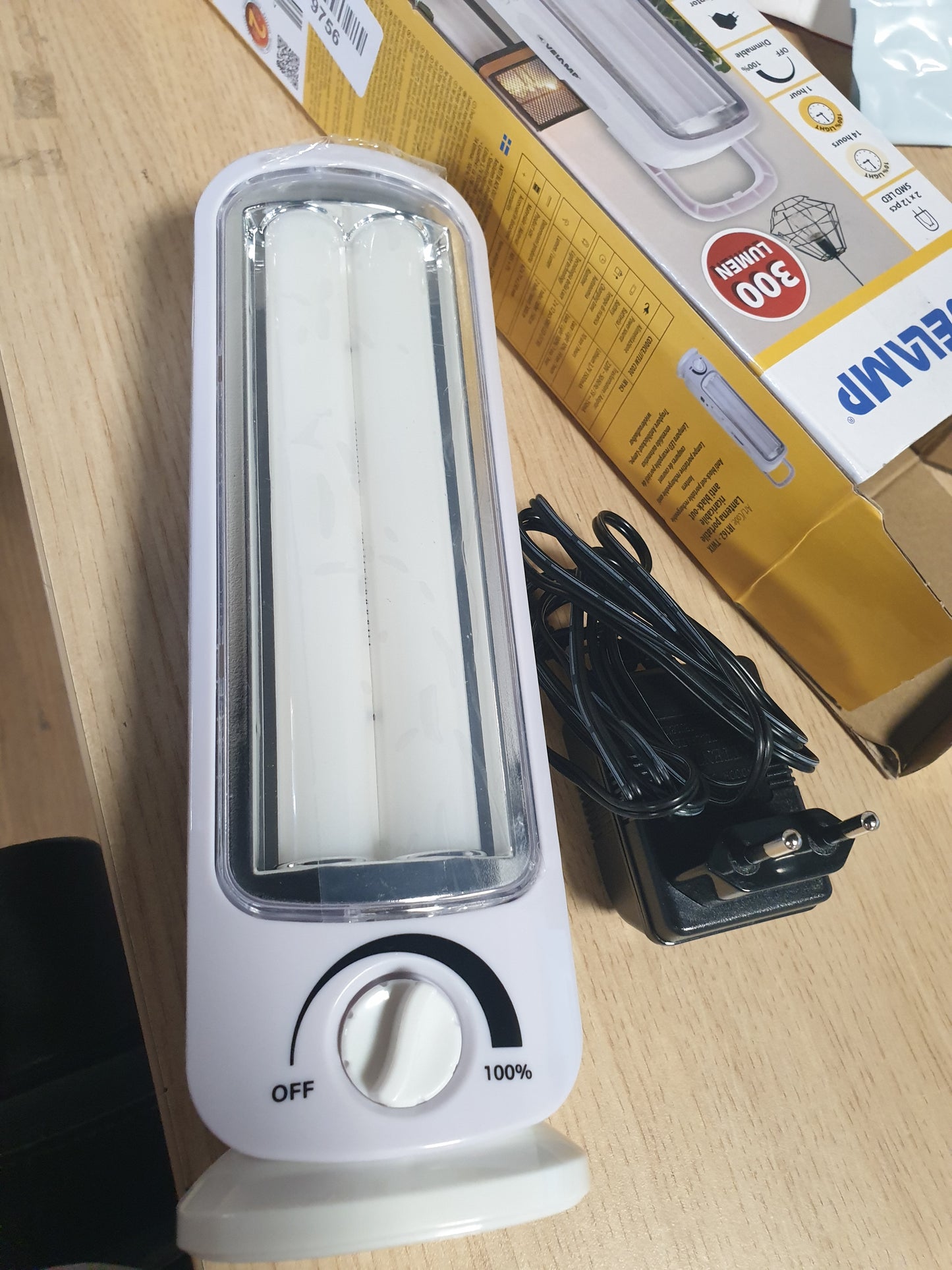 187887 - VELAMP IR162 TWIX - Llambë Emergjence LED e Rikarikueshme dhe Portative, Ndritshmëri 300 Lumen, e Lehtë dhe Kompakte, me Karikues të Jashtëm