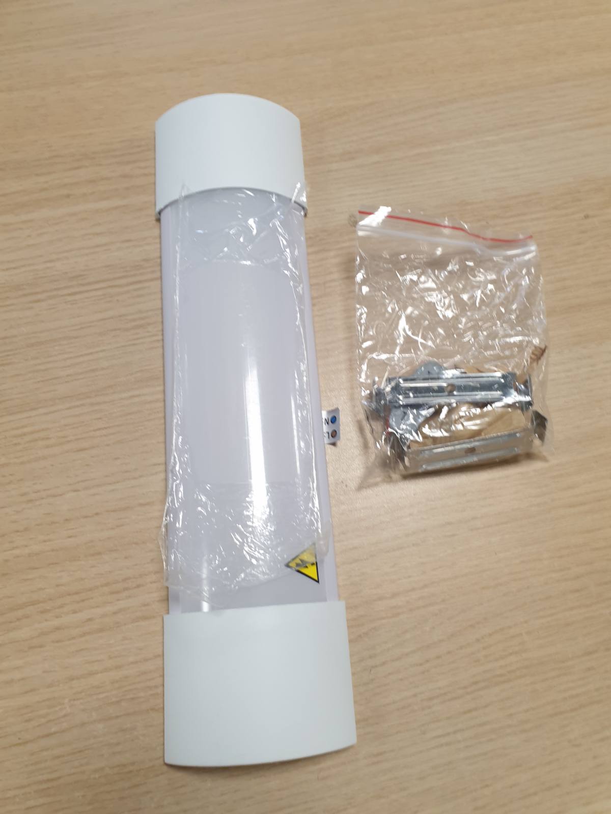 188405 - V-TAC Llambë Tavani LED Lineare, 60cm, 20W, Samsung Chip, Formë Drejtkëndëshe, 2400 Lumen, IP20, Përdorim për Mur, Garazh, Dyqan - Tub LED - Dritë e Bardhë Natyrale 4000k