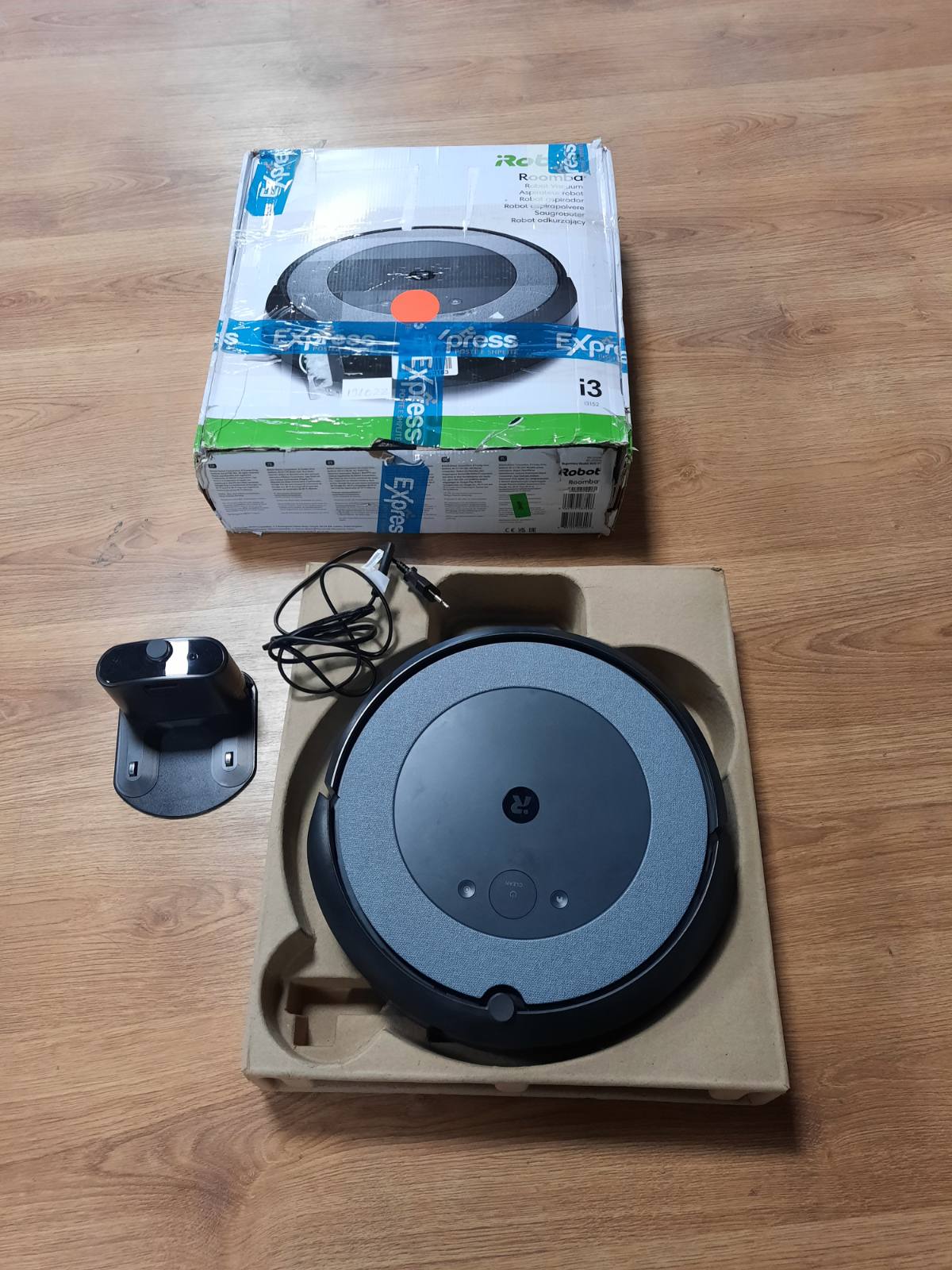 191022  - iROBOT Roomba i3152 - Fshesë Robotike me Korrent, Dy Furça Gome për Shumë Sipërfaqe, Rekomandime të Personalizuara, Kompatibile me Asistentin Zanor, Teknologji Imprint - Gri/Blu