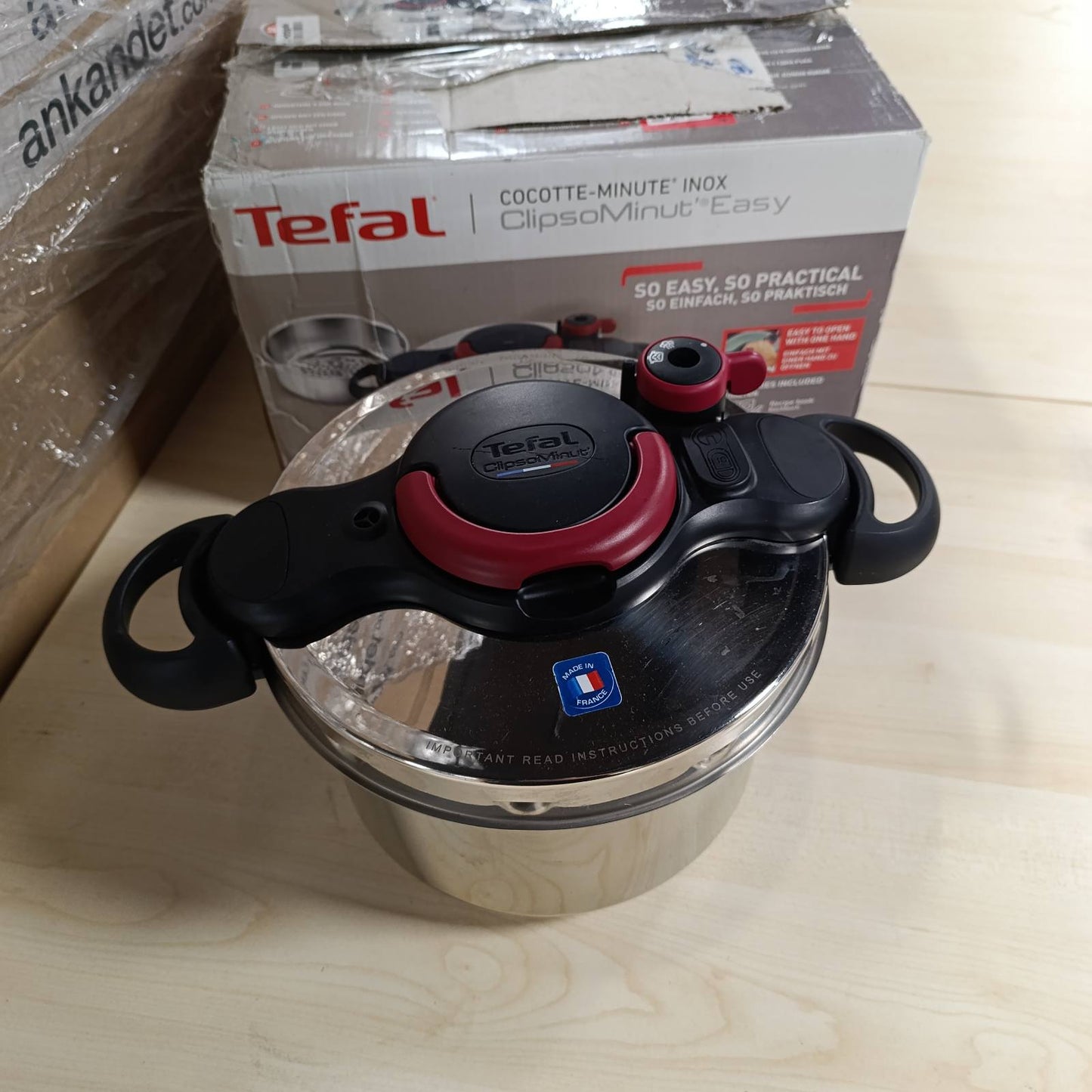 195039 - TEFAL - Tenxhere me Presion Clipso Minut Easy, për Material Çeliku Inox, me 5 Sisteme Sigurie dhe Mbyllje të Lehtë me Një Dorë, Ngjyra E Zezë, Kapaciteti: 6L