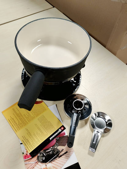 195077 - SWISSMAR KF-66513 LUGANO - Set Fondue 9 Copë nga Gize dhe Çelik Inox, e Zezë mat, me Kapacitet 2L, për Mish, Djathë dhe Çokollatë, për 4 Persona
