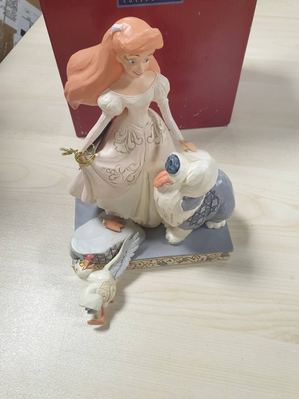 195166 - JIM SHORE - Figurinë e Sirenës Ariel nga Disney, 'White Forest', Materiali: Porcelan
