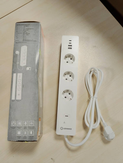 195381 - LEDVANCE: Prizë Inteligjente me WiFi, 3 Shirit Elektrik, Mbrojtje nga Mbingarkesa dhe Rritja e Tensionit, me Portë USB, i Kontrollueshëm Nëpërmjet Aplikacionit, e Pajisur me Alexa dhe Google