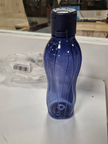195764 - TUPPERWARE Shishe Eco për Pije me Mbyllje me Klip, Kapacitet 500 ml, Kod 35344, Ngjyra Blu e Errët