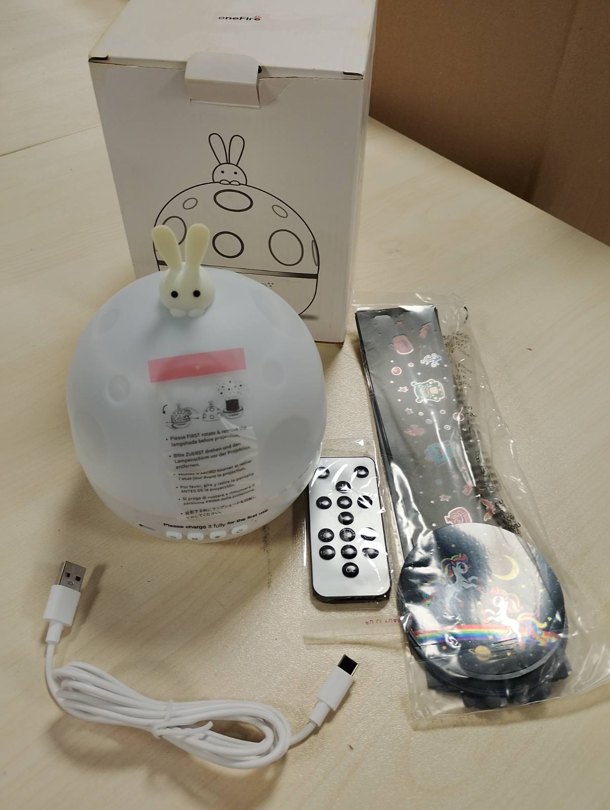 195927 - PROJEKTORI QIELLI me Yje për Fëmijë dhe Foshnjë nga AIKELA, me 15 Filma dhe Bluetooth, Projektor Galaxy në Ngjyrën e Bardhë, Material ABS