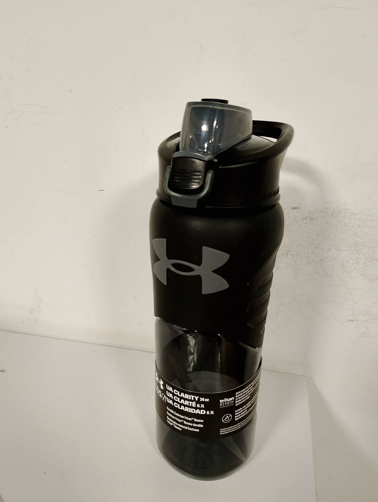 196143 - UNDER ARMOUR UA Shishe për Ujë në Ngjyrë të Zezë, Kapacitet 24 OZ, OSFA
