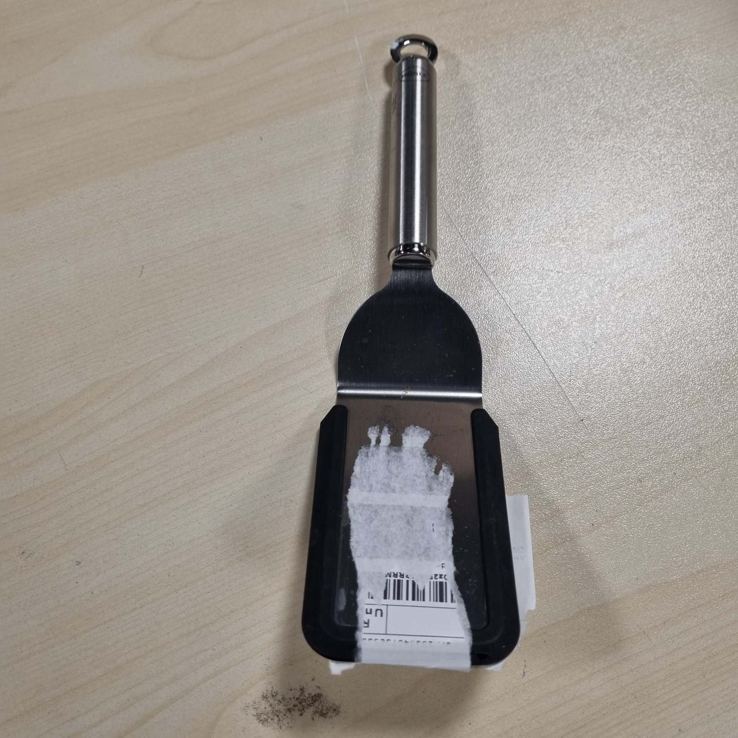196358 - RÖSLE - Spatulë për Sanduiç me Skaj Silikoni dhe Doreze çeliku Inox, e Rrotullueshme, Materiali: Çelik Inox 18/10, Madhësia: 26cm, Ngjyra: Argjend/E Zezë